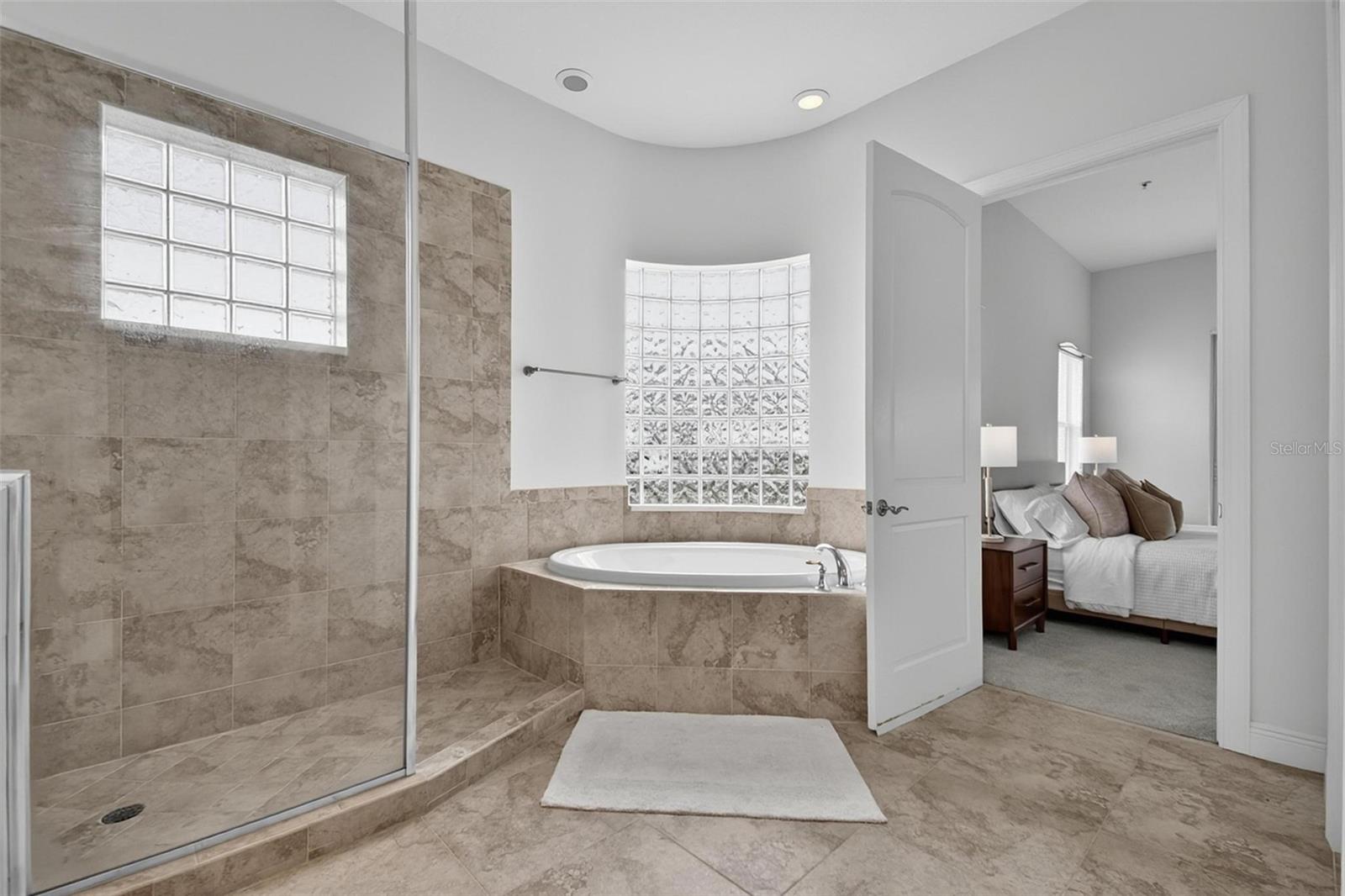 140 AVENUE DE LA MER #1703