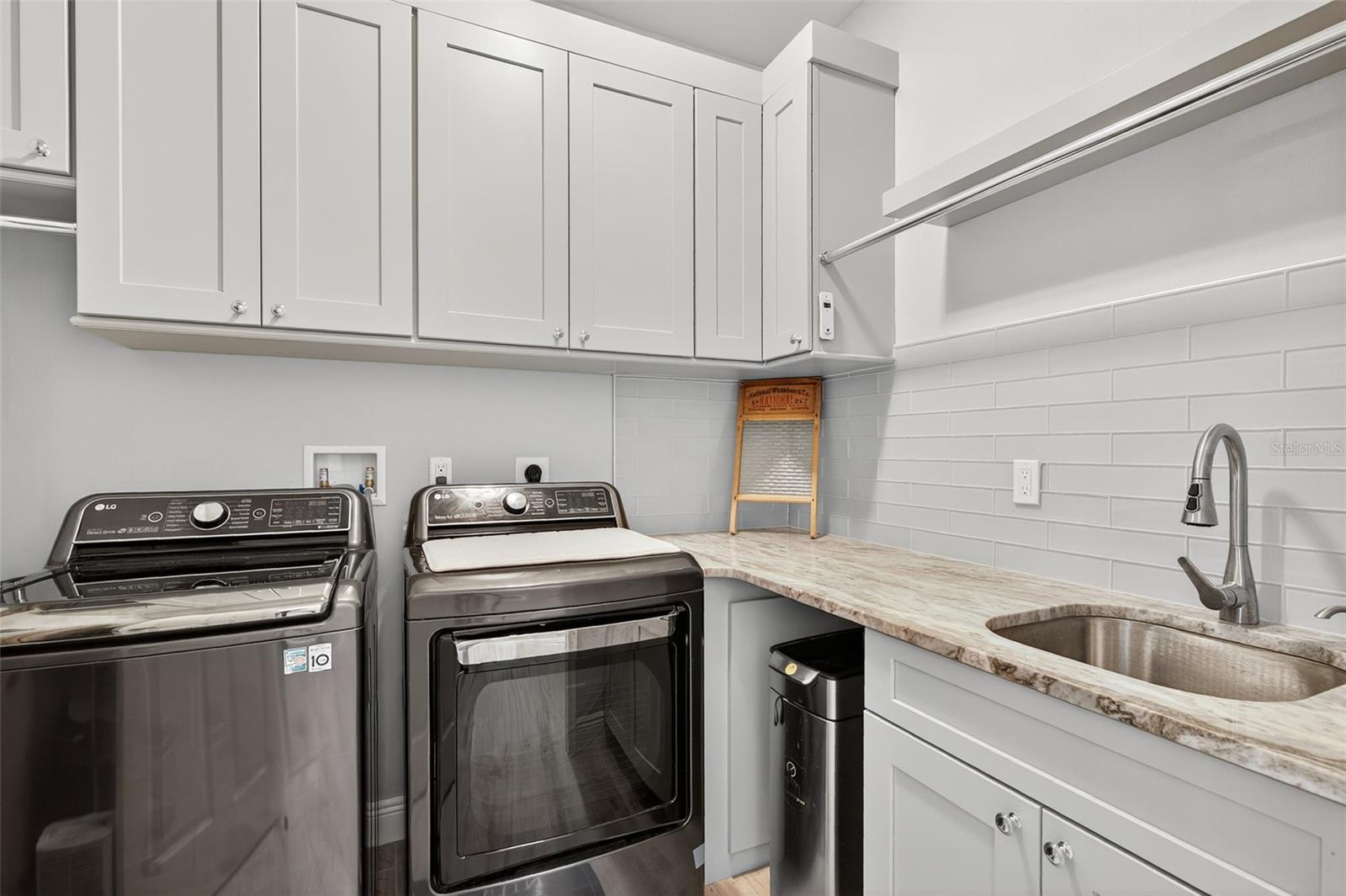 13 ANASTASIA CT