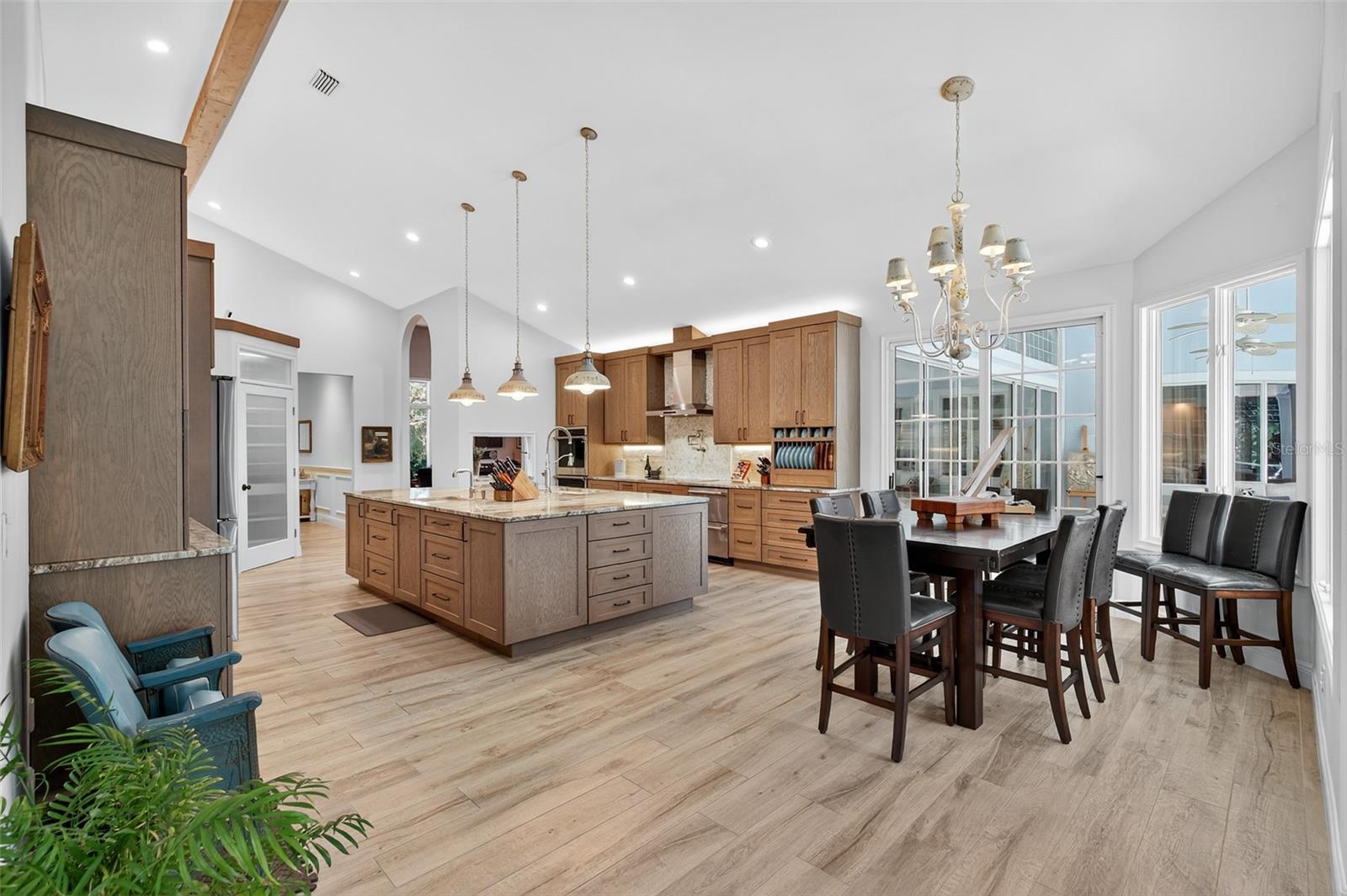 13 ANASTASIA CT
