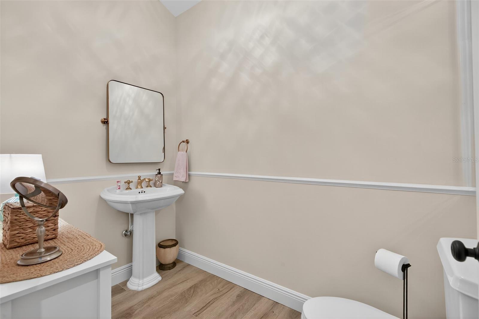 13 ANASTASIA CT
