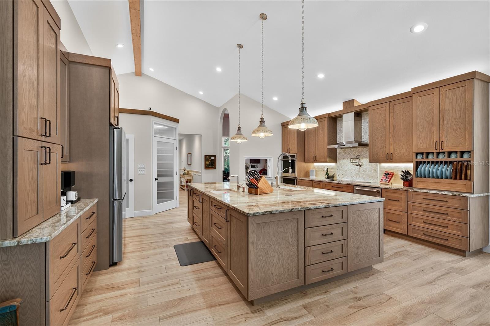 13 ANASTASIA CT
