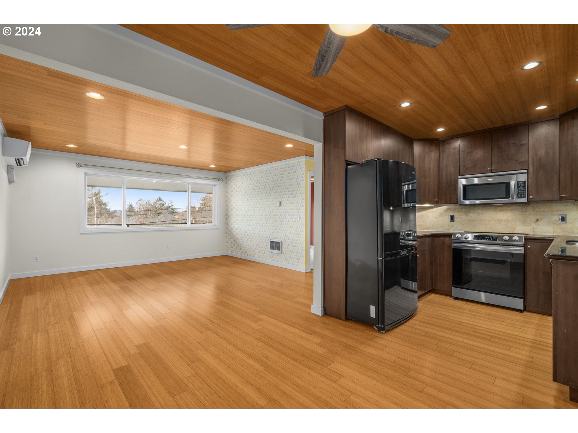 5715 NE SACRAMENTO ST 8