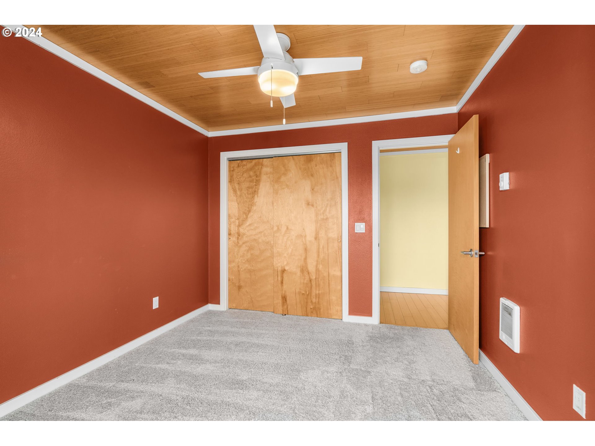 5715 NE SACRAMENTO ST 8