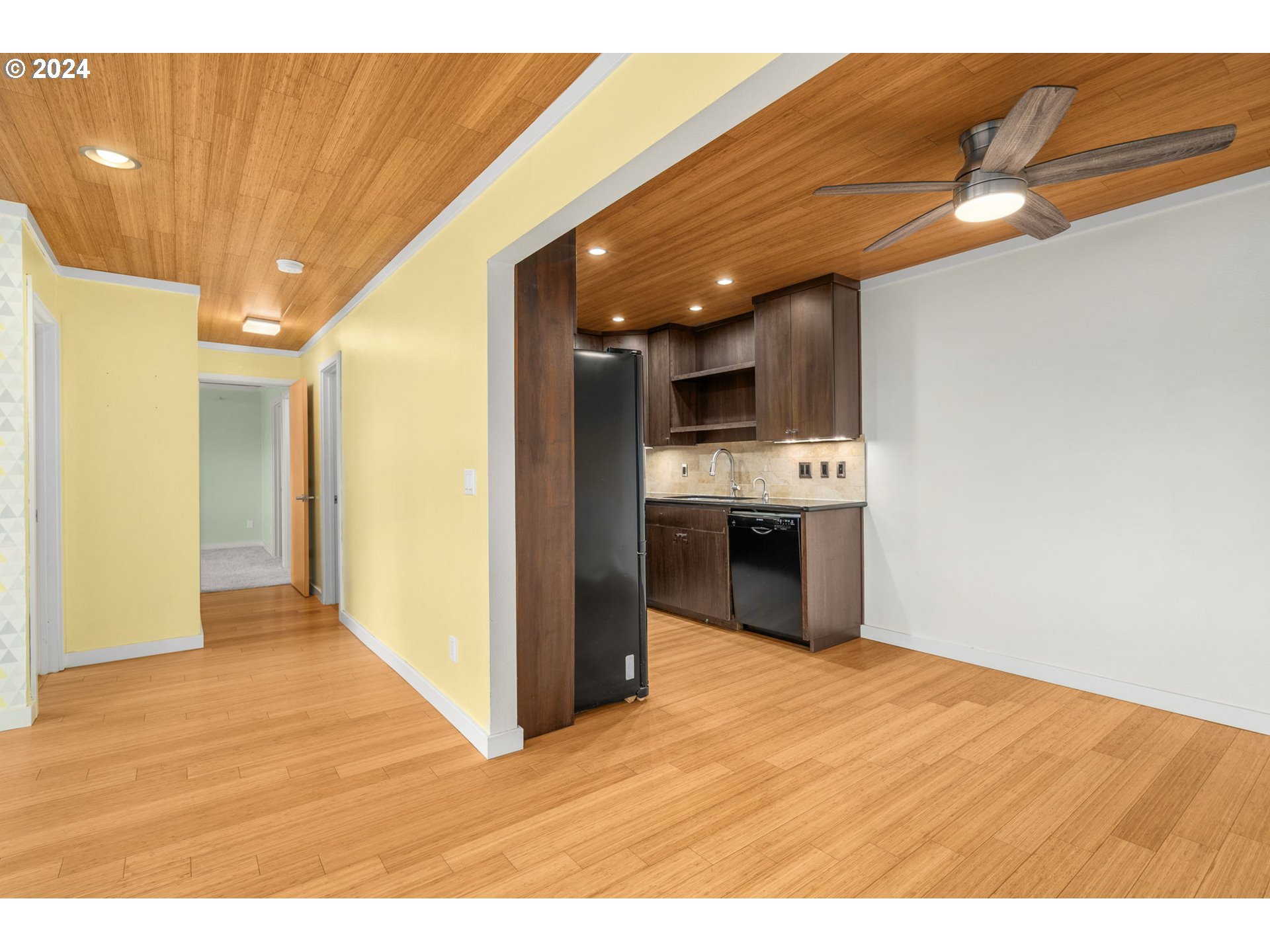 5715 NE SACRAMENTO ST 8