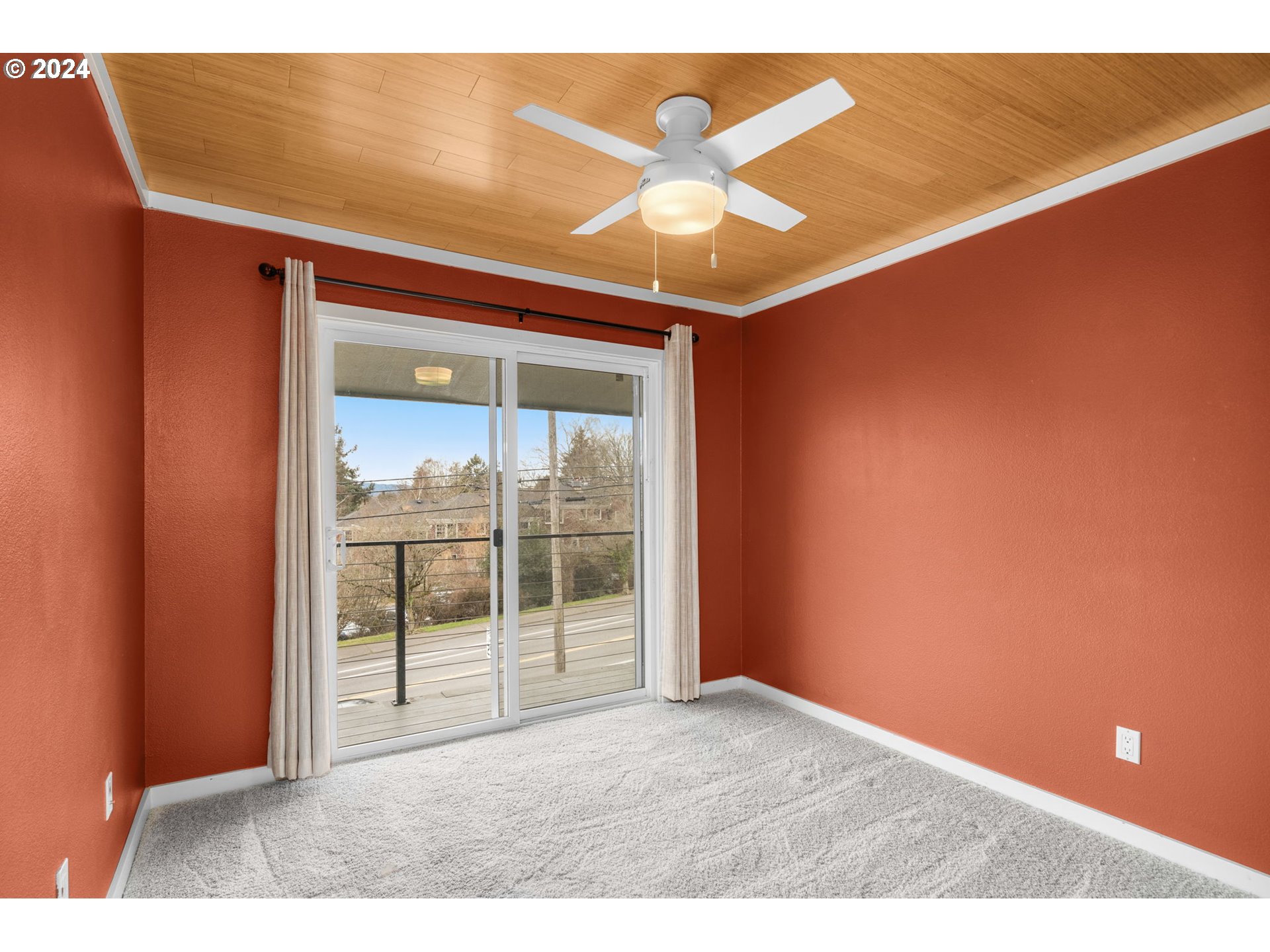 5715 NE SACRAMENTO ST 8