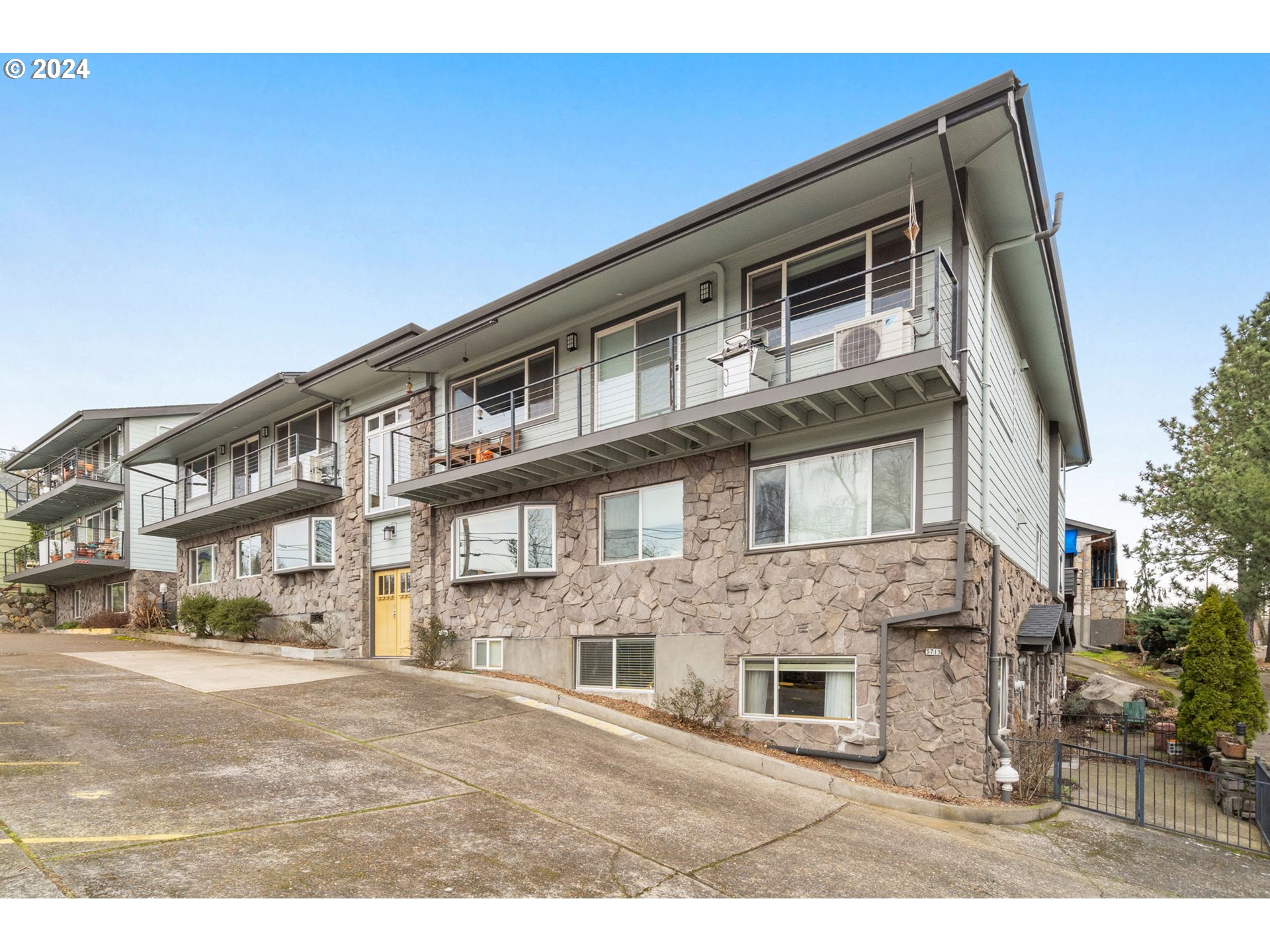 5715 NE SACRAMENTO ST 8