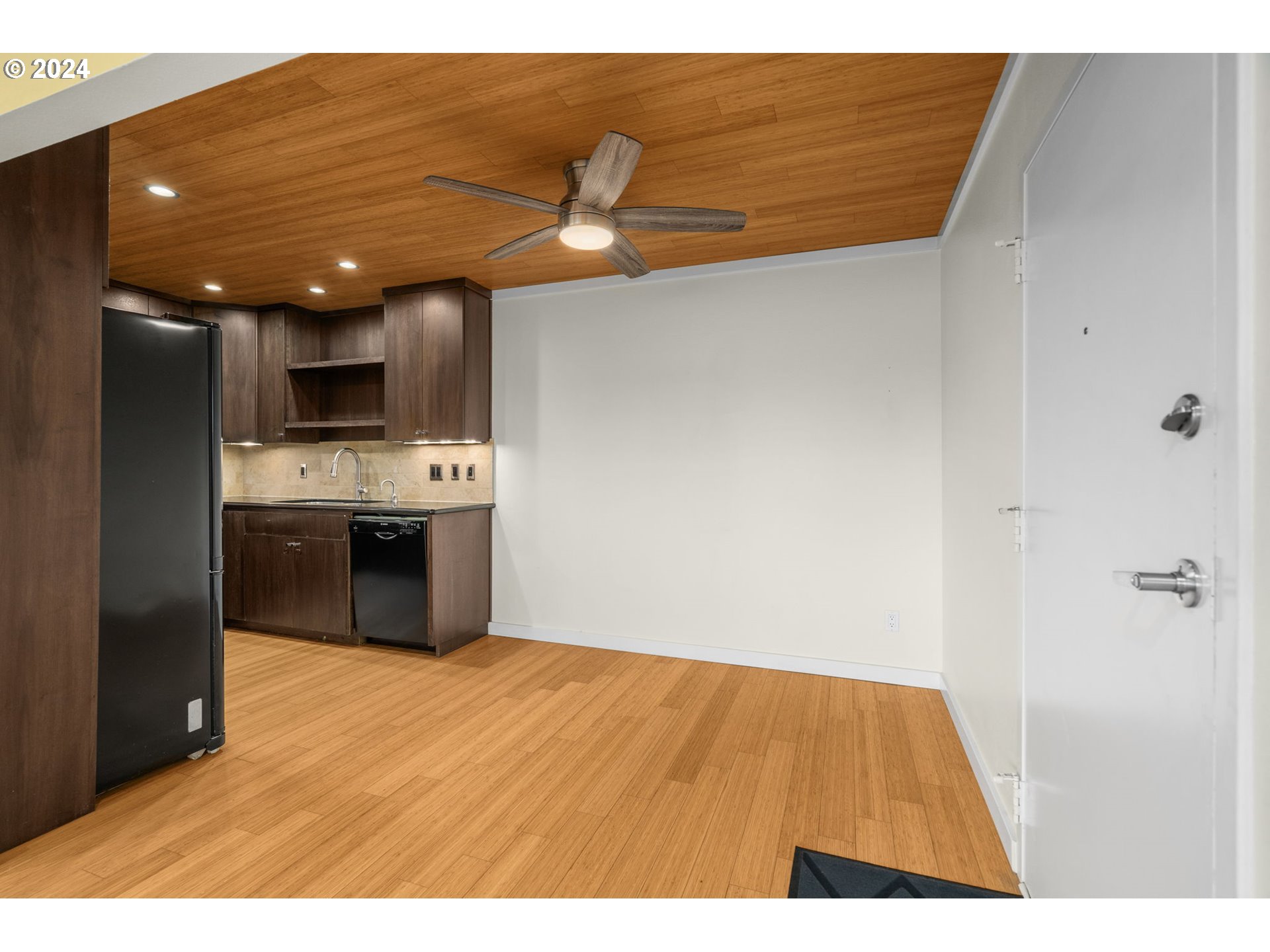 5715 NE SACRAMENTO ST 8