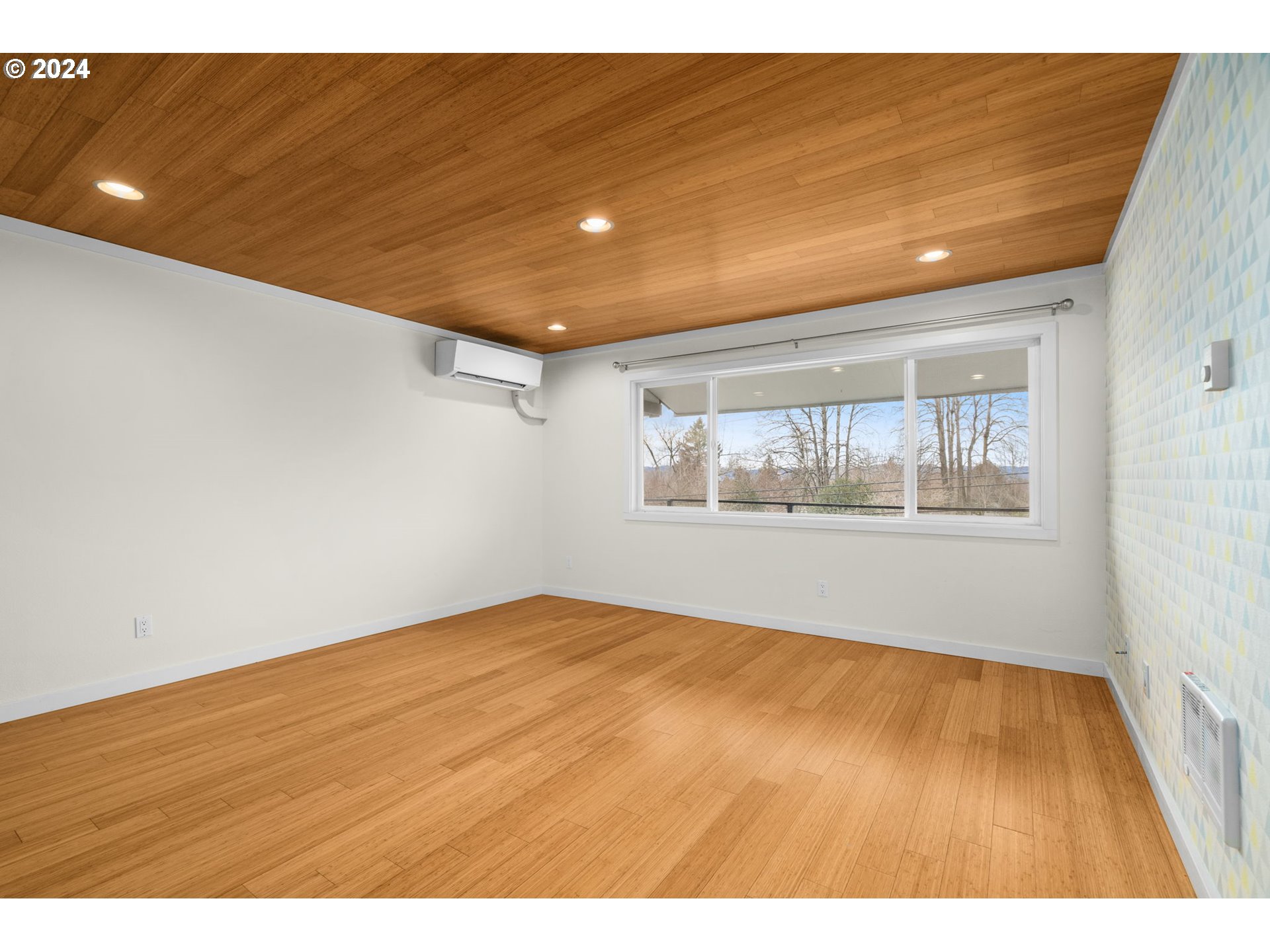 5715 NE SACRAMENTO ST 8