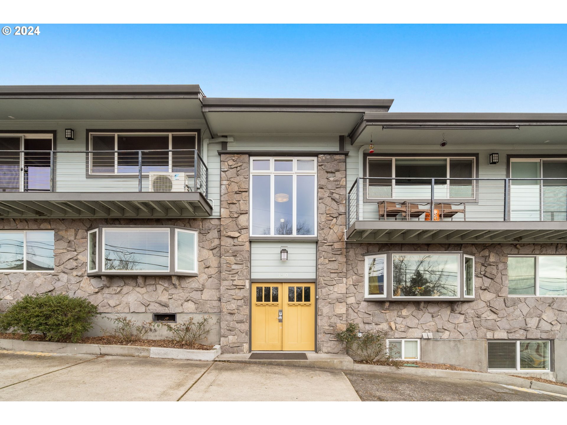 5715 NE SACRAMENTO ST 8