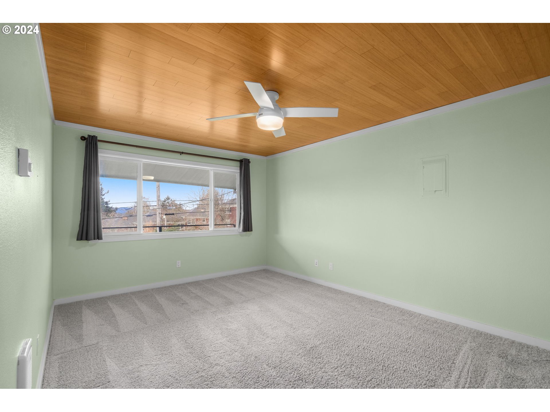 5715 NE SACRAMENTO ST 8