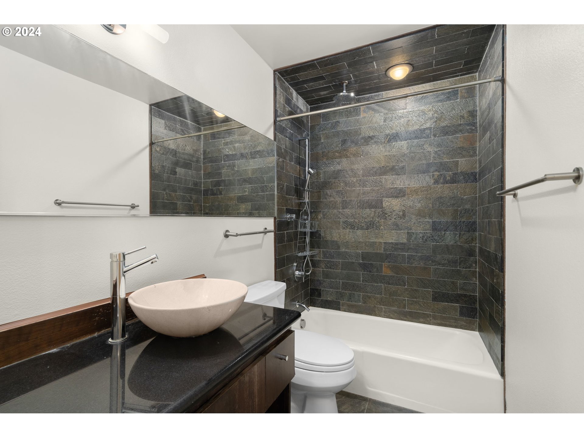 5715 NE SACRAMENTO ST 8