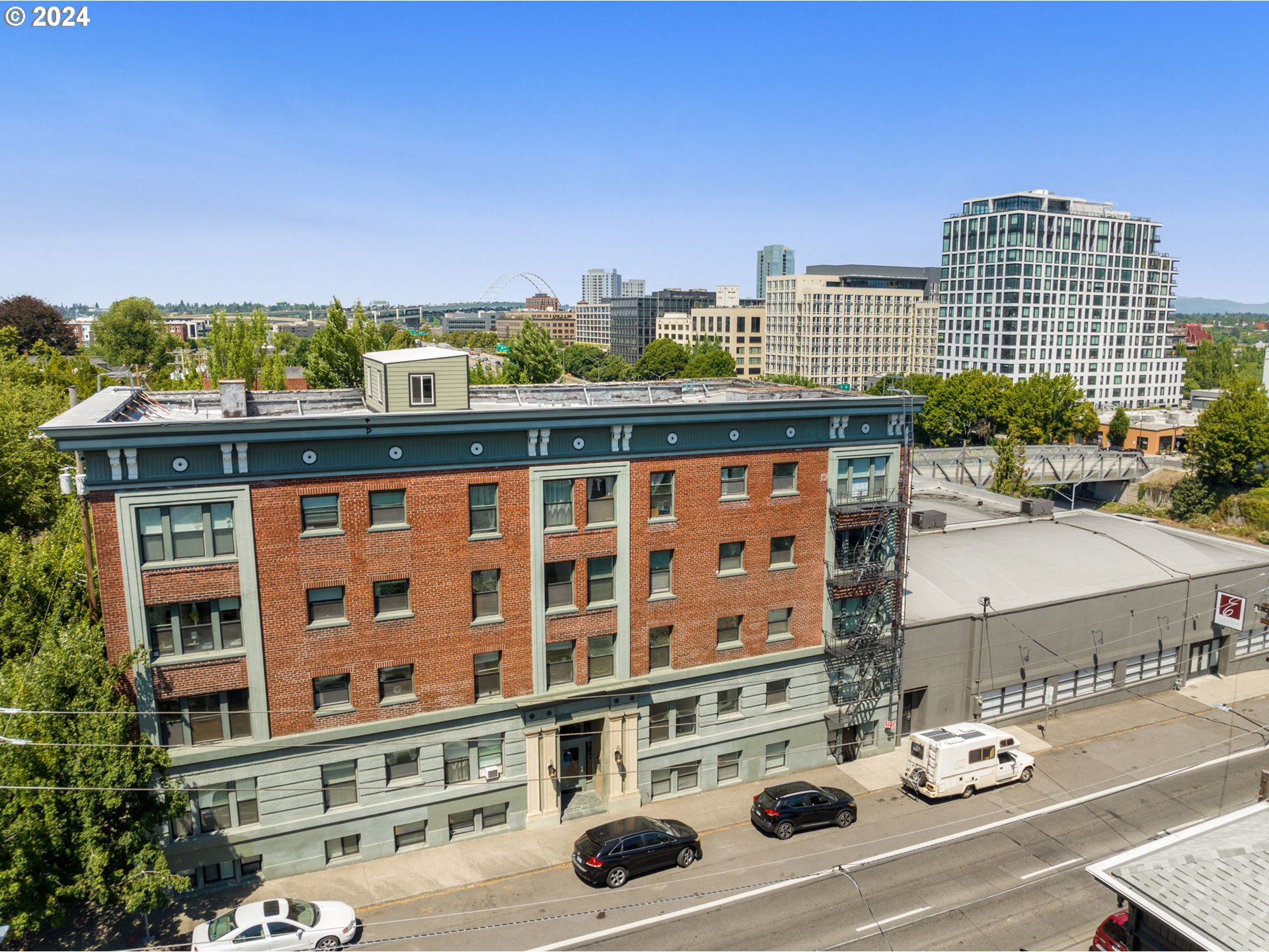 1631 NW EVERETT ST 301