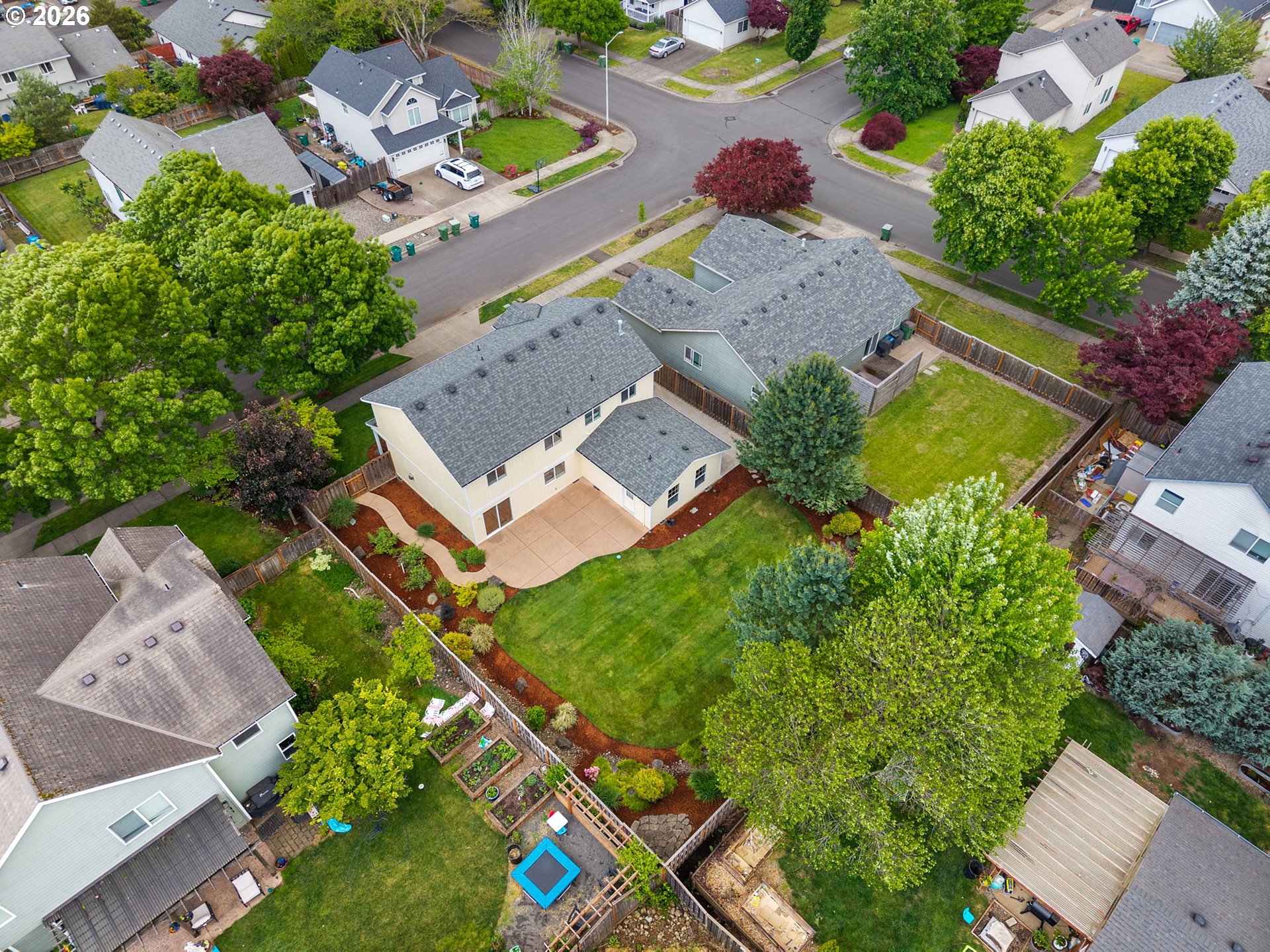 3220 N KNOLL DR