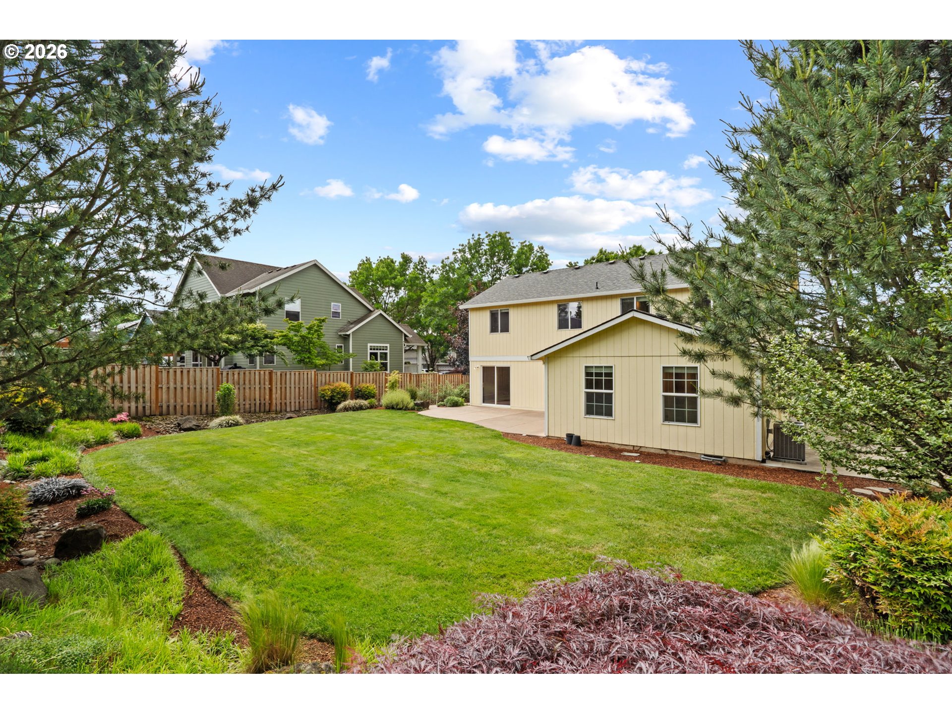 3220 N KNOLL DR