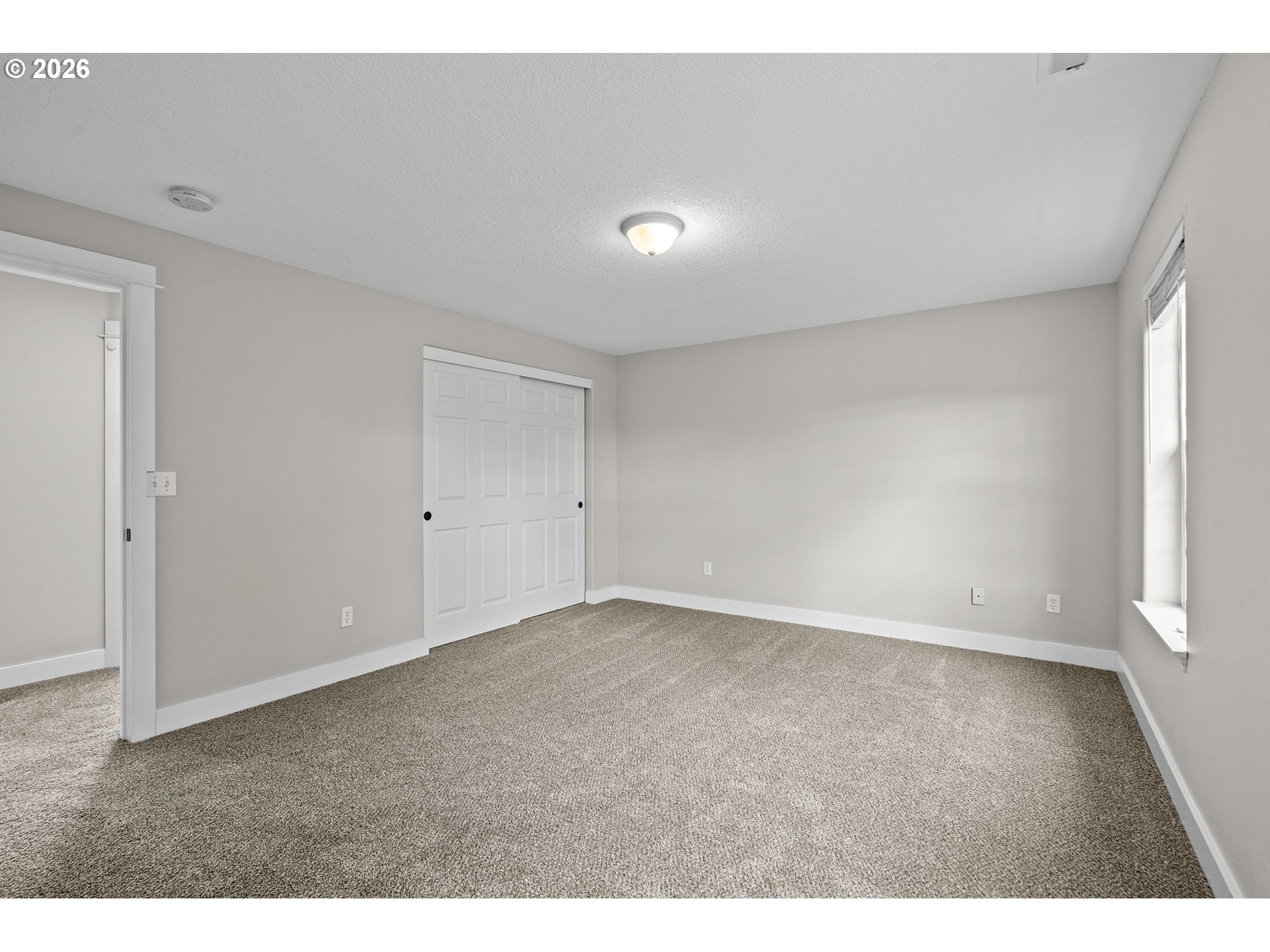 3220 N KNOLL DR