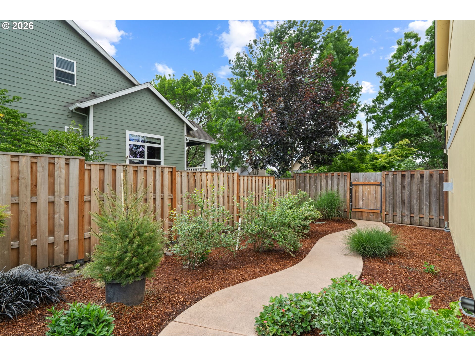 3220 N KNOLL DR