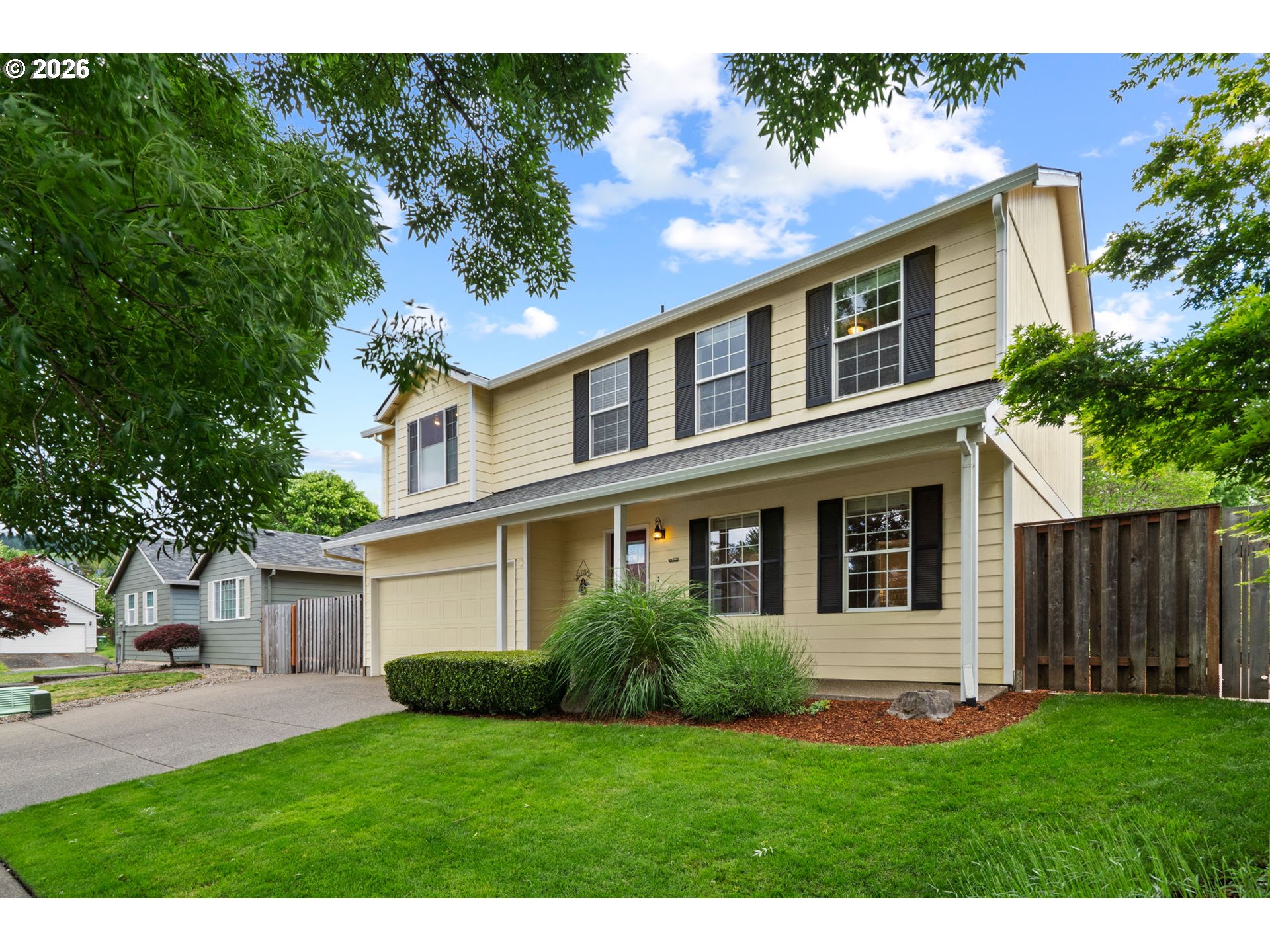 3220 N KNOLL DR