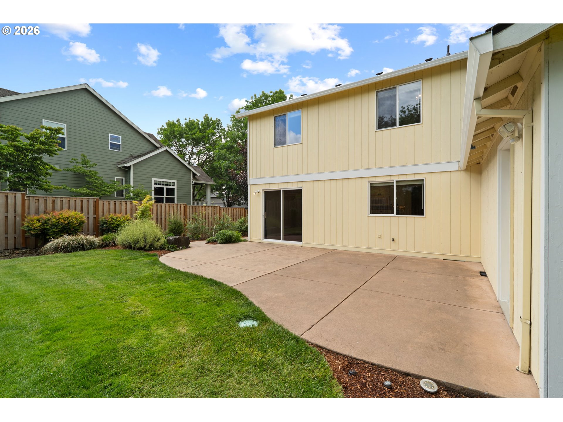 3220 N KNOLL DR