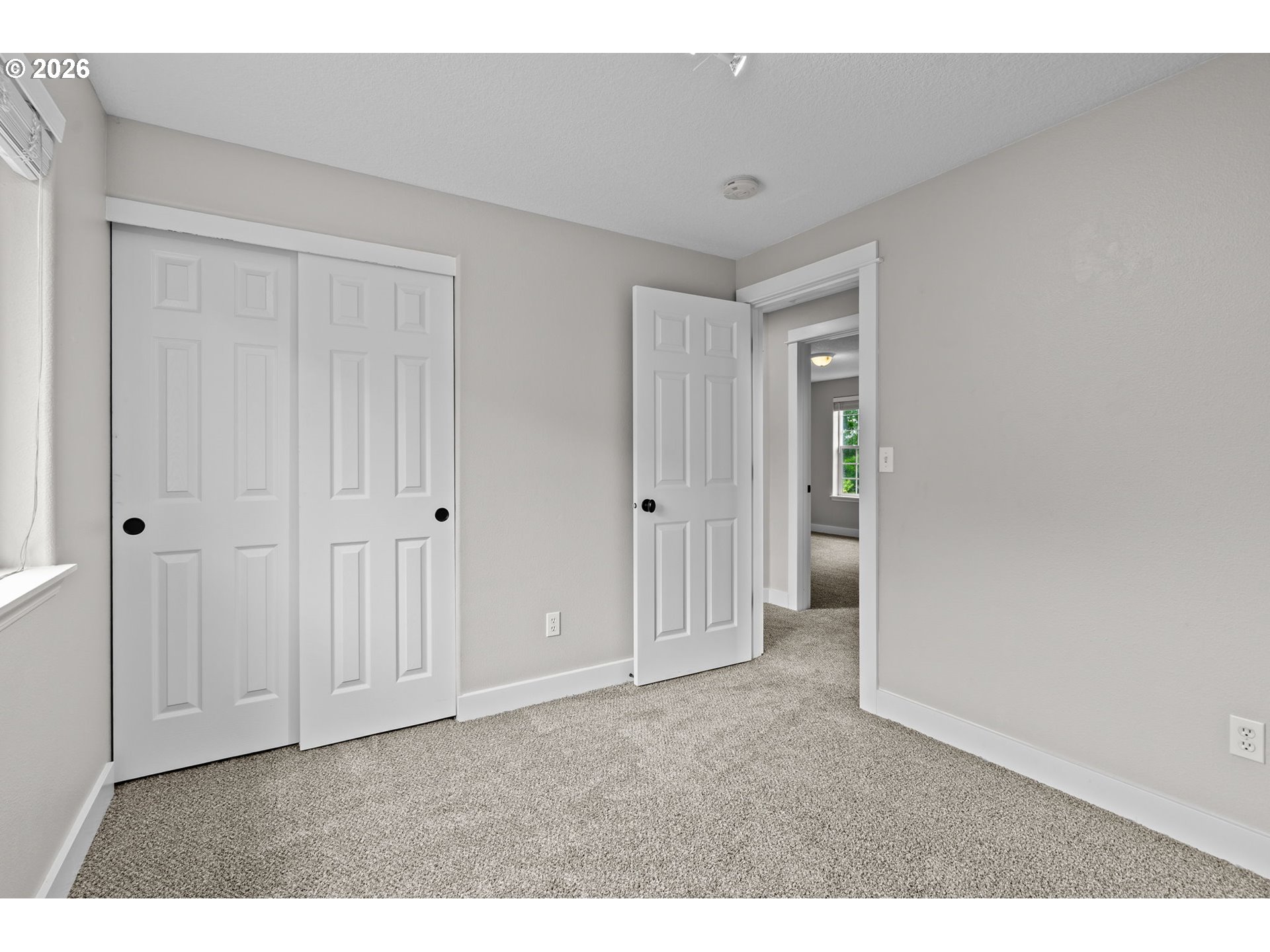 3220 N KNOLL DR