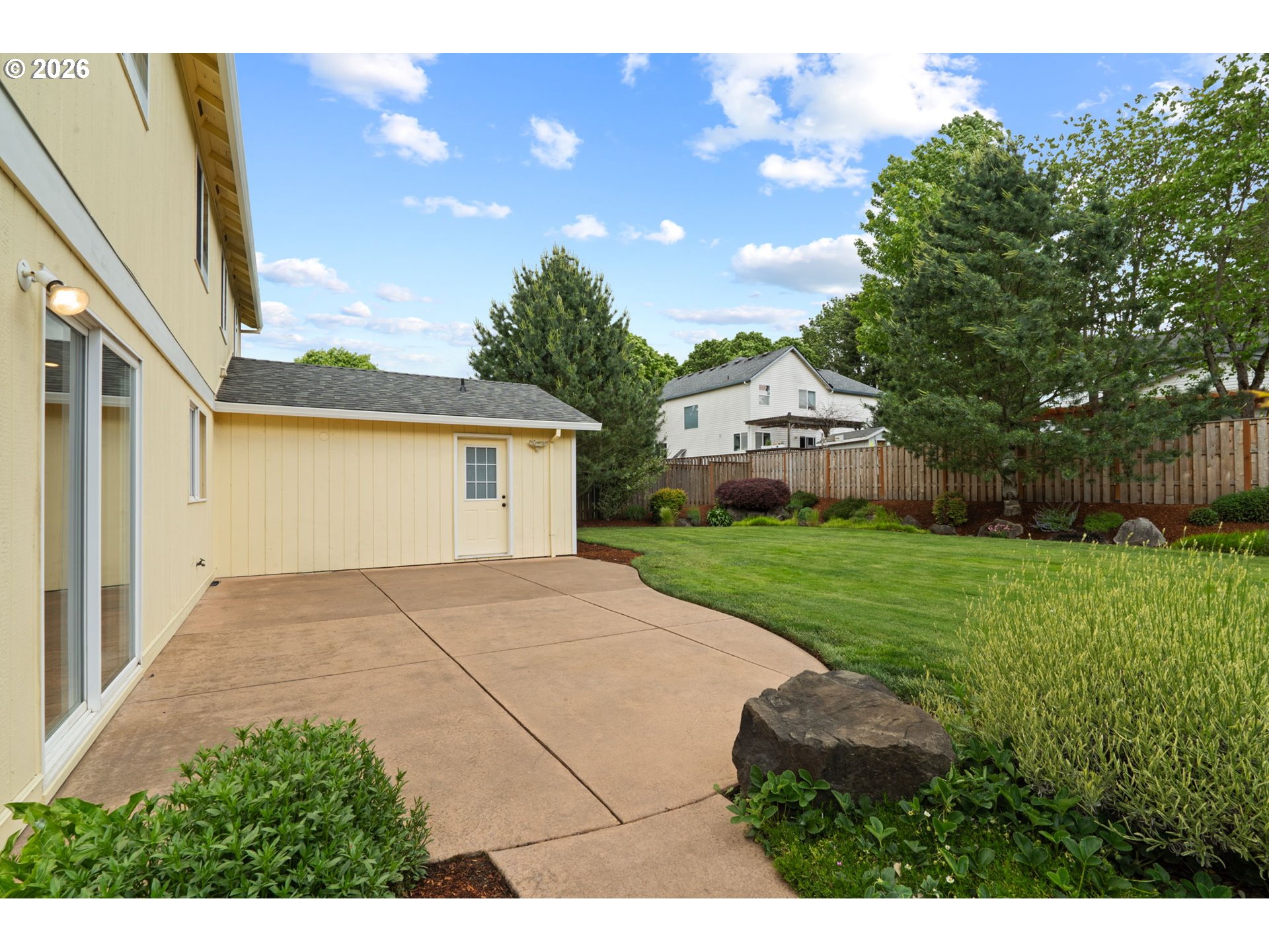 3220 N KNOLL DR