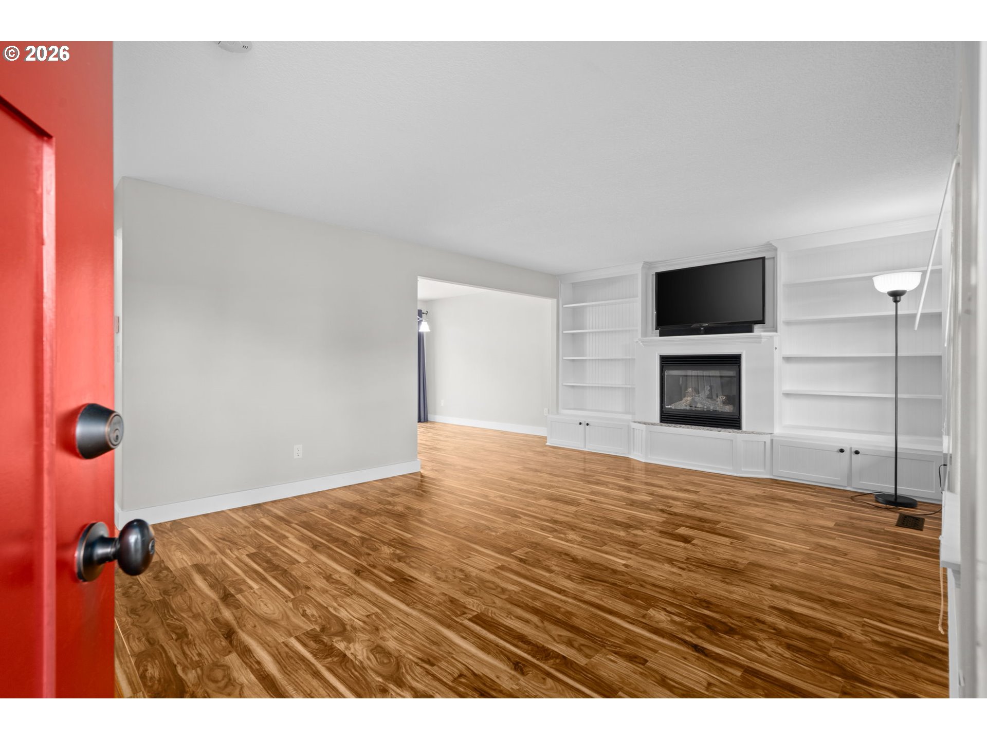 3220 N KNOLL DR