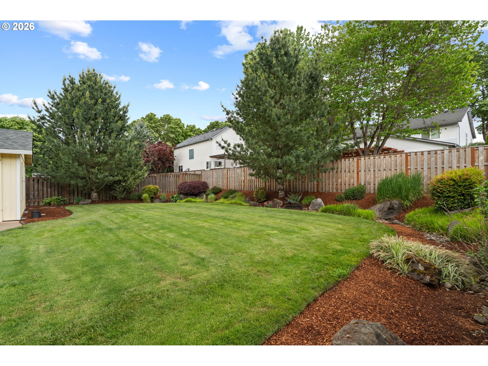 3220 N KNOLL DR