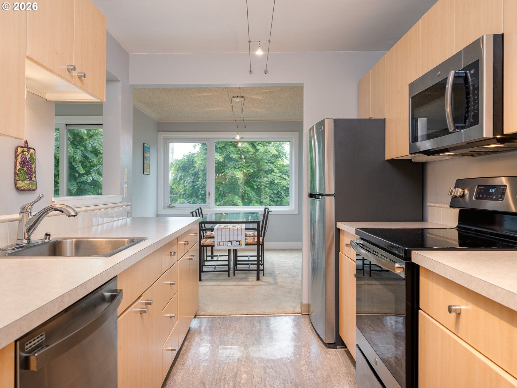 2211 SW PARK PL 102