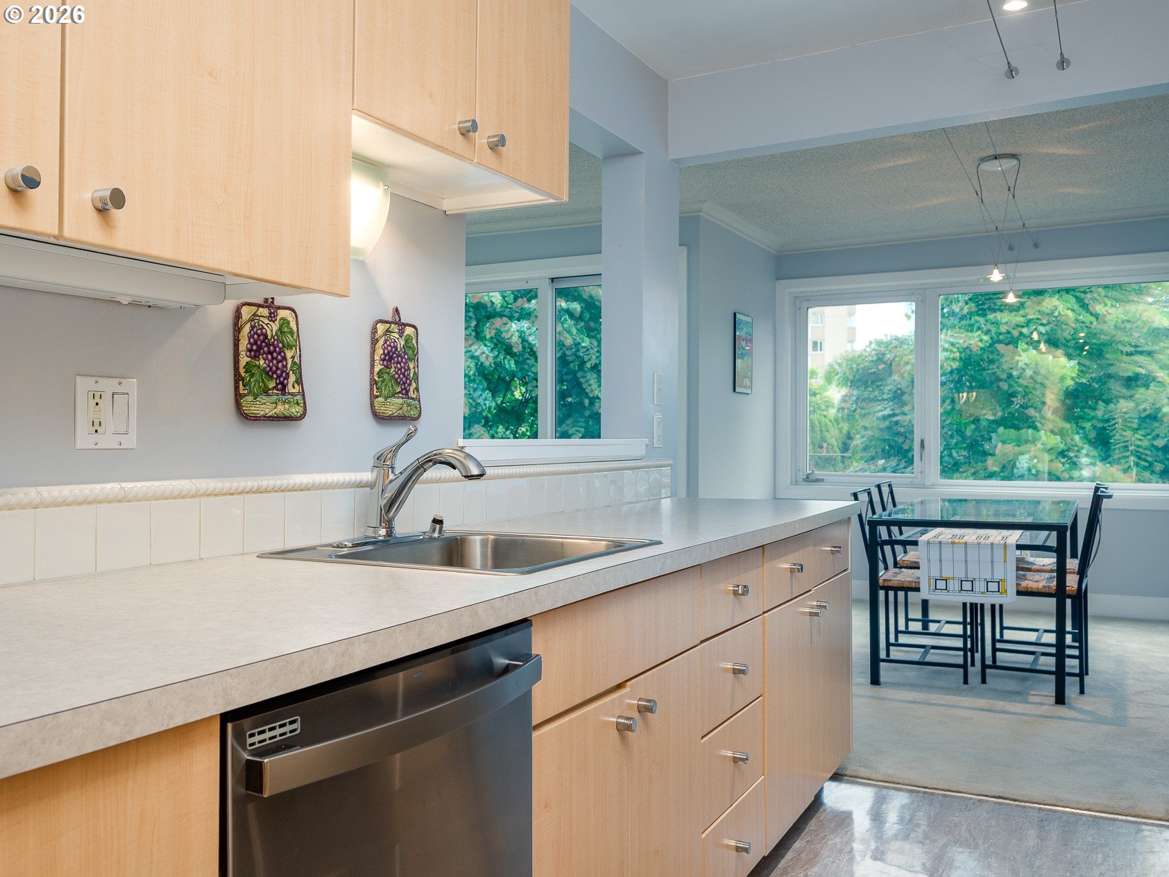 2211 SW PARK PL 102