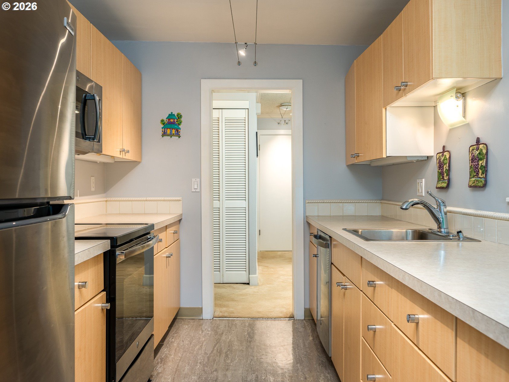 2211 SW PARK PL 102