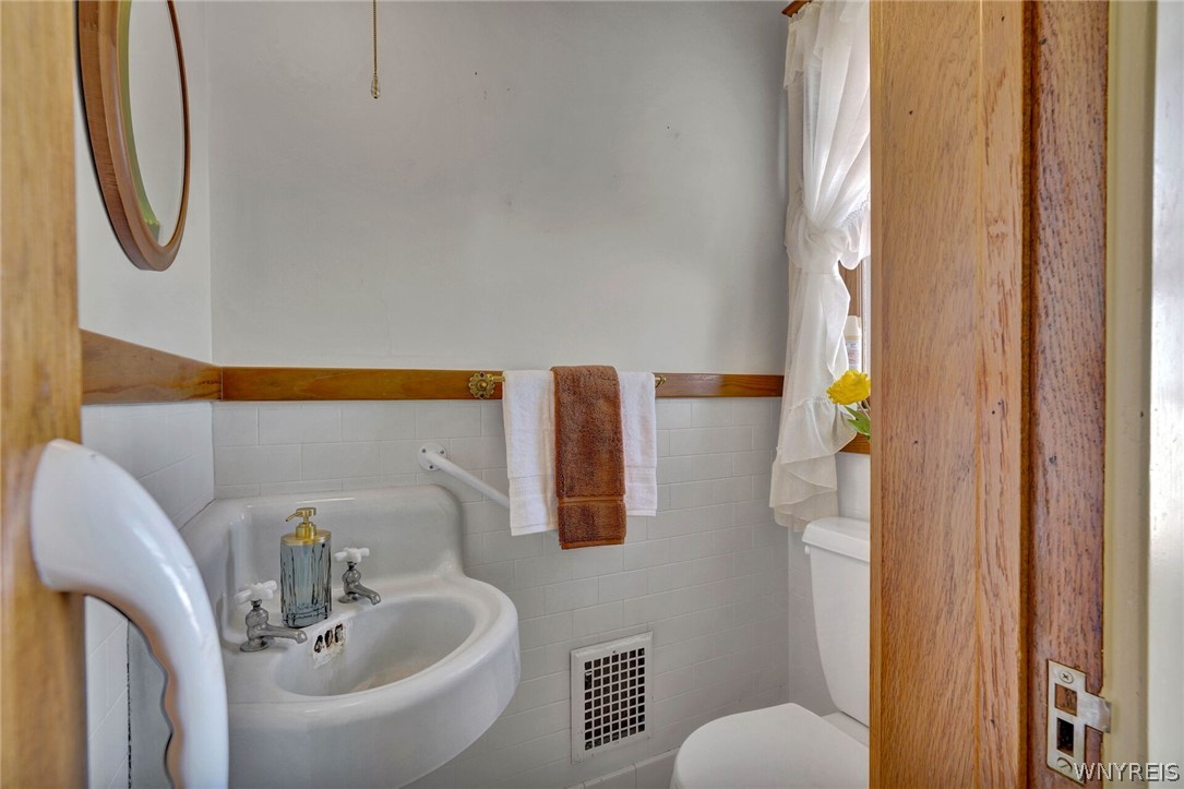 4998 Lake Shore Road