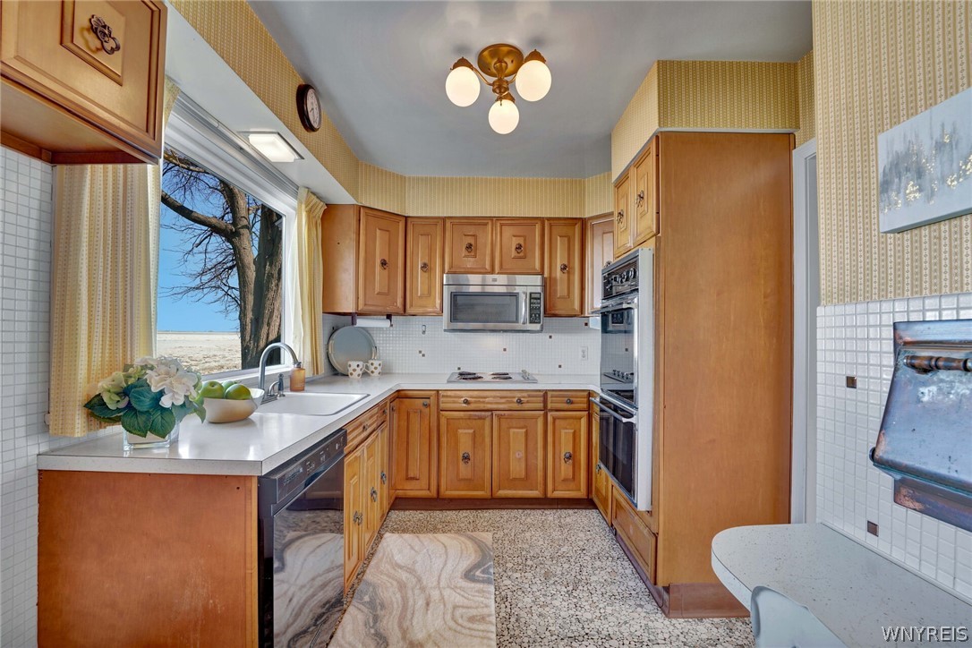 4998 Lake Shore Road