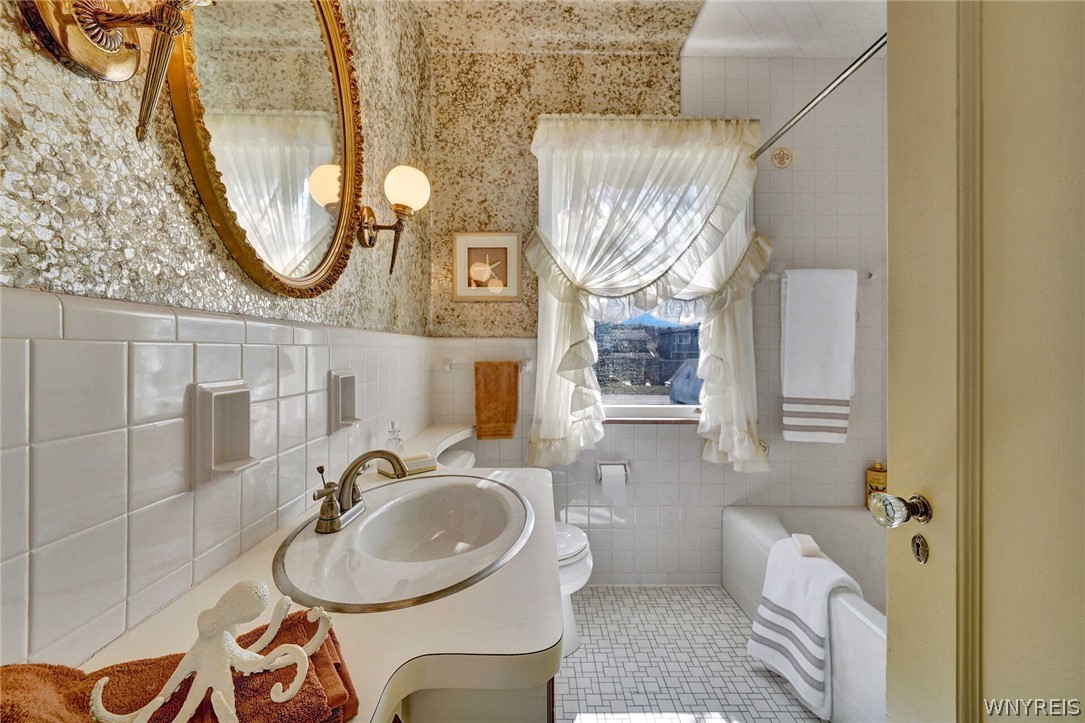 4998 Lake Shore Road