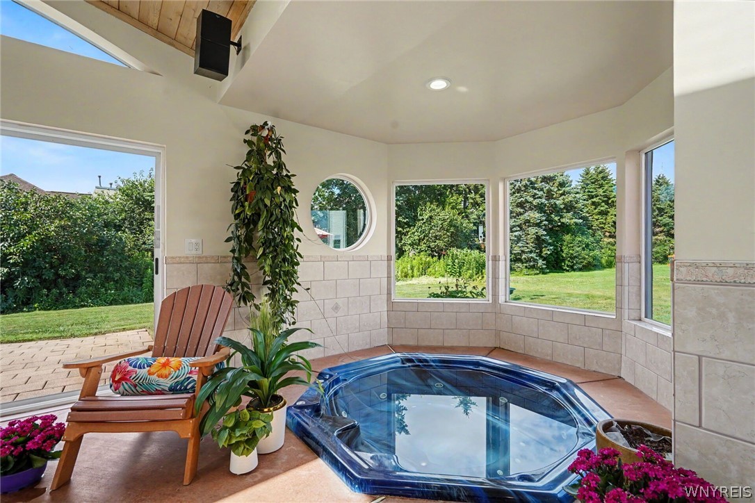 5485 Country Club Lane