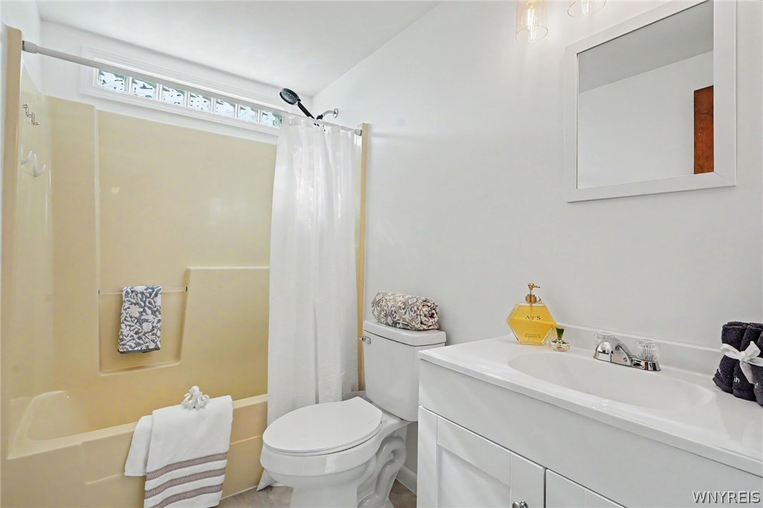 5485 Country Club Lane
