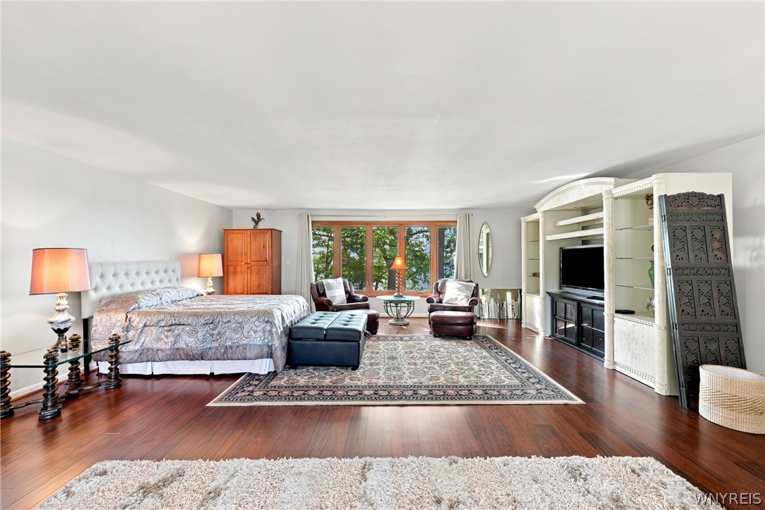 4548 Lake Shore Road