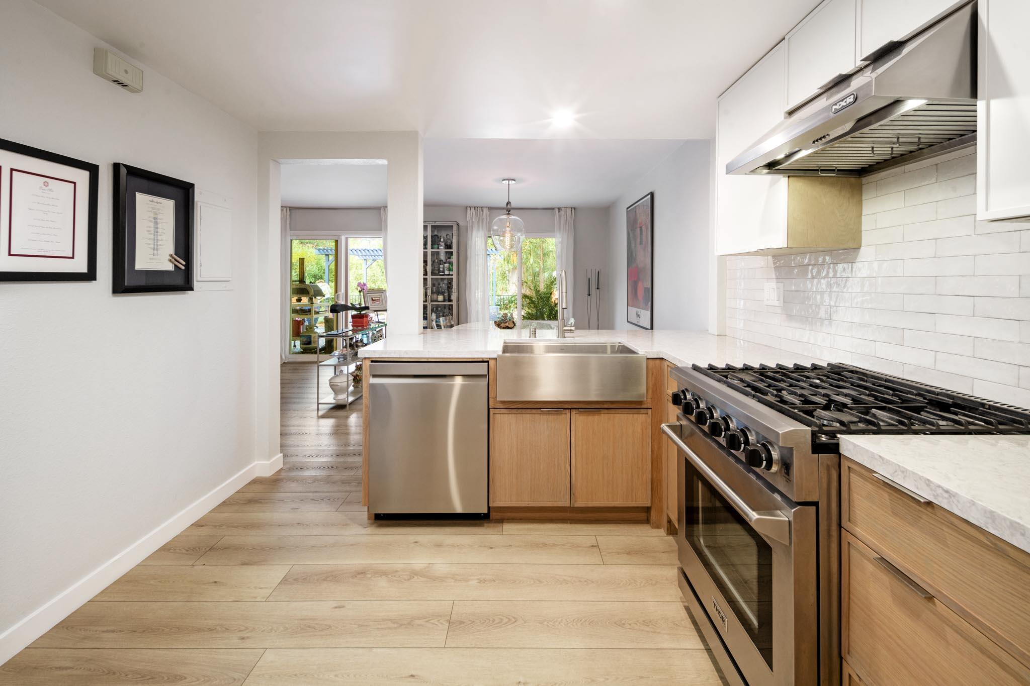 734 Calle De Los Amigos