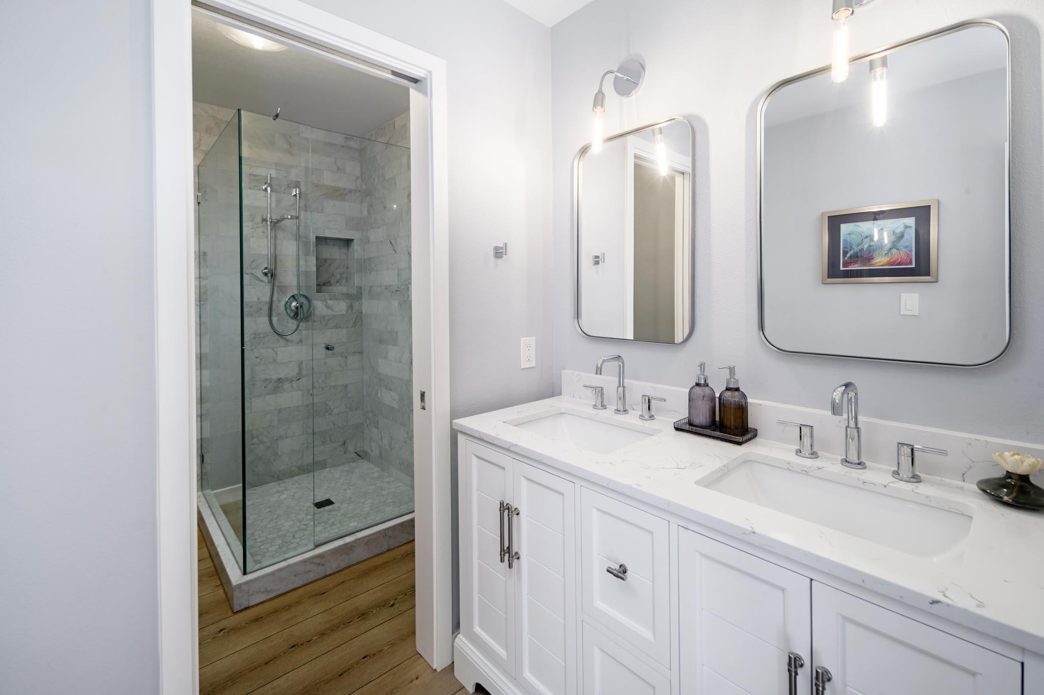 734 Calle De Los Amigos