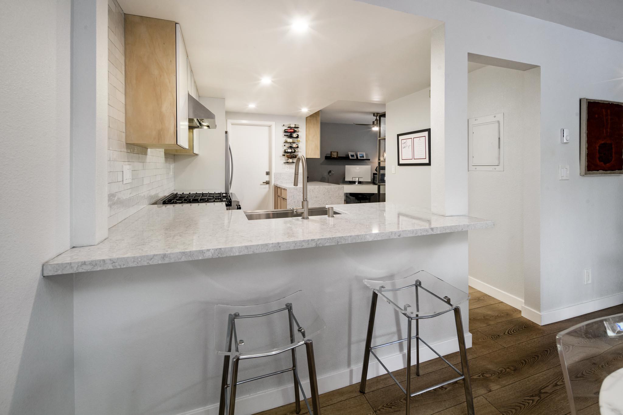 734 Calle De Los Amigos