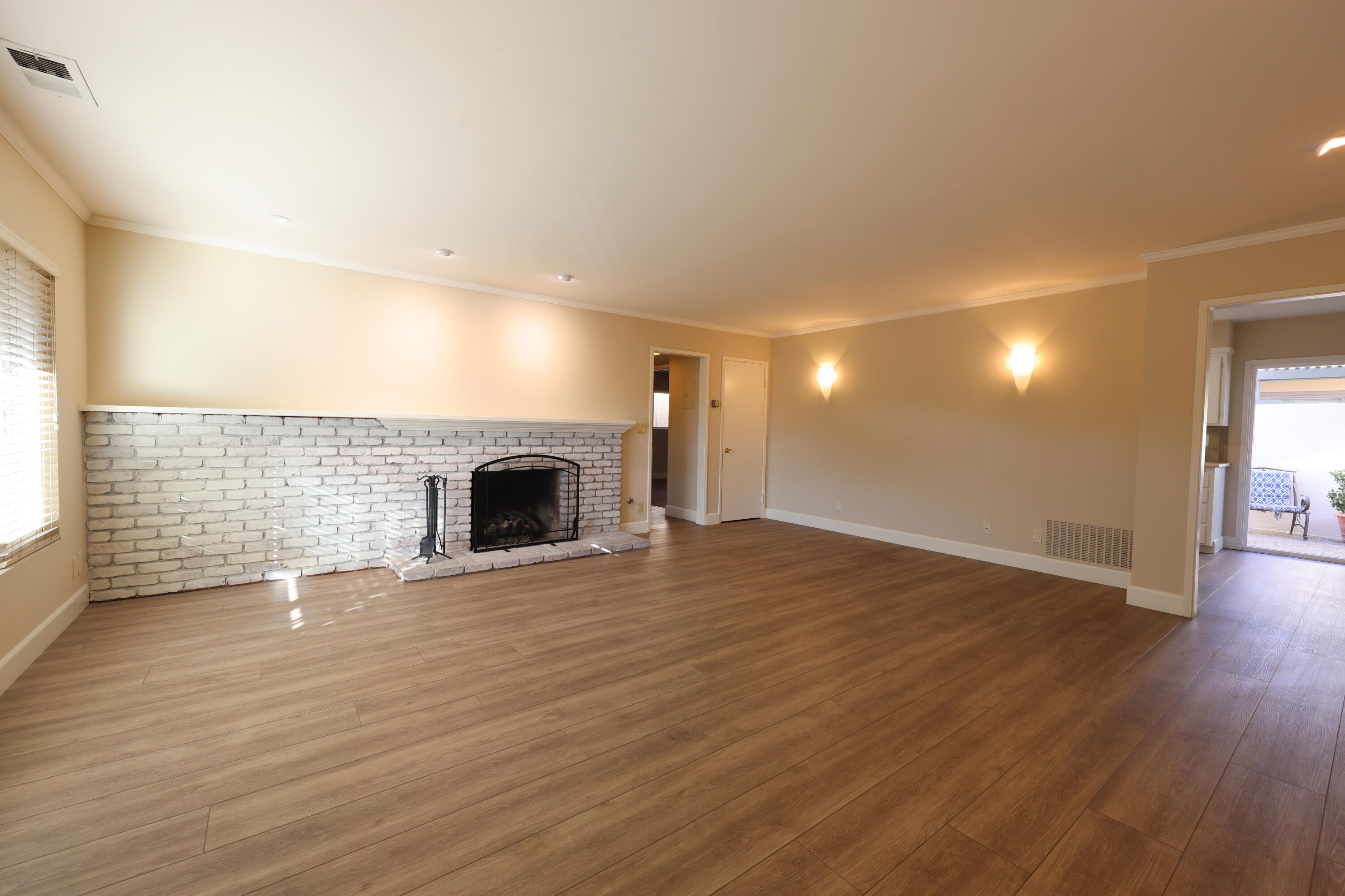 334 Consuelo Drive, A