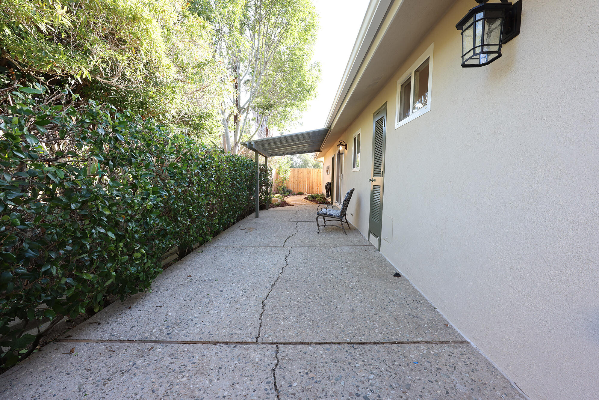 334 Consuelo Drive, B