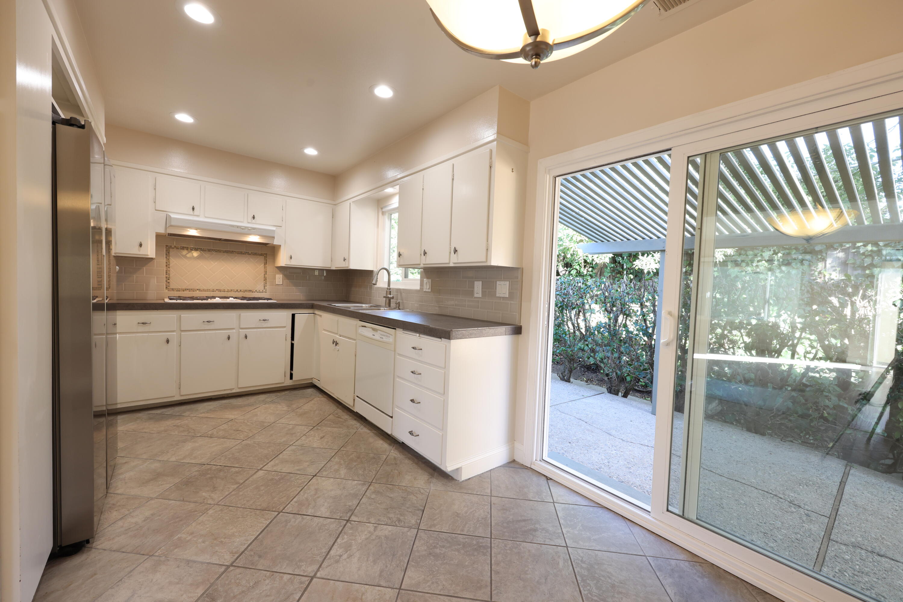 334 Consuelo Drive, B