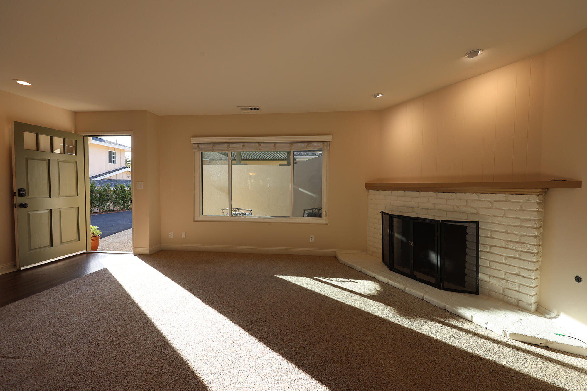 334 Consuelo Drive, B