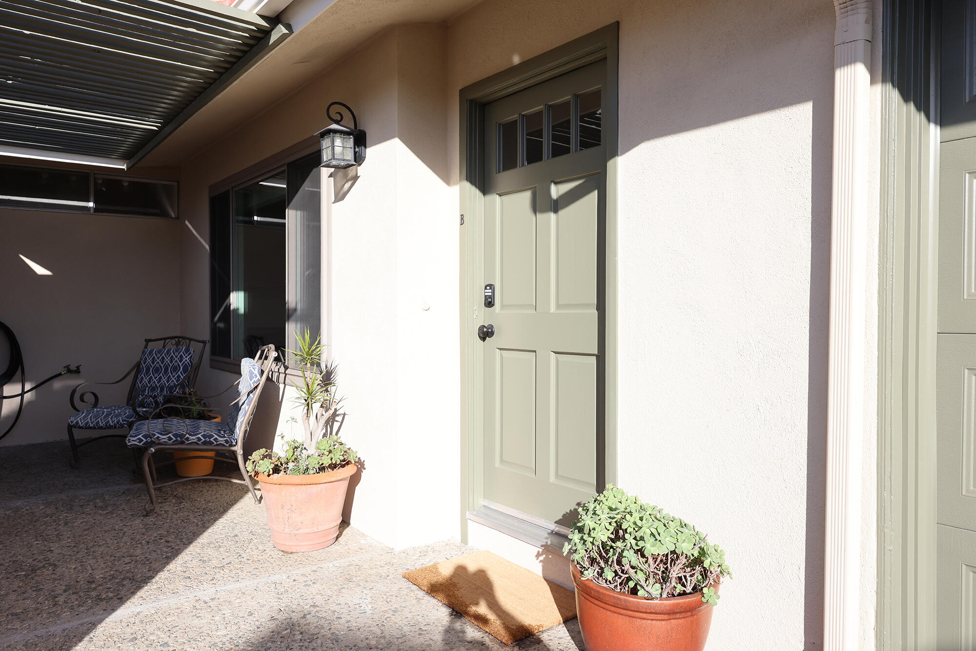 334 Consuelo Drive, B