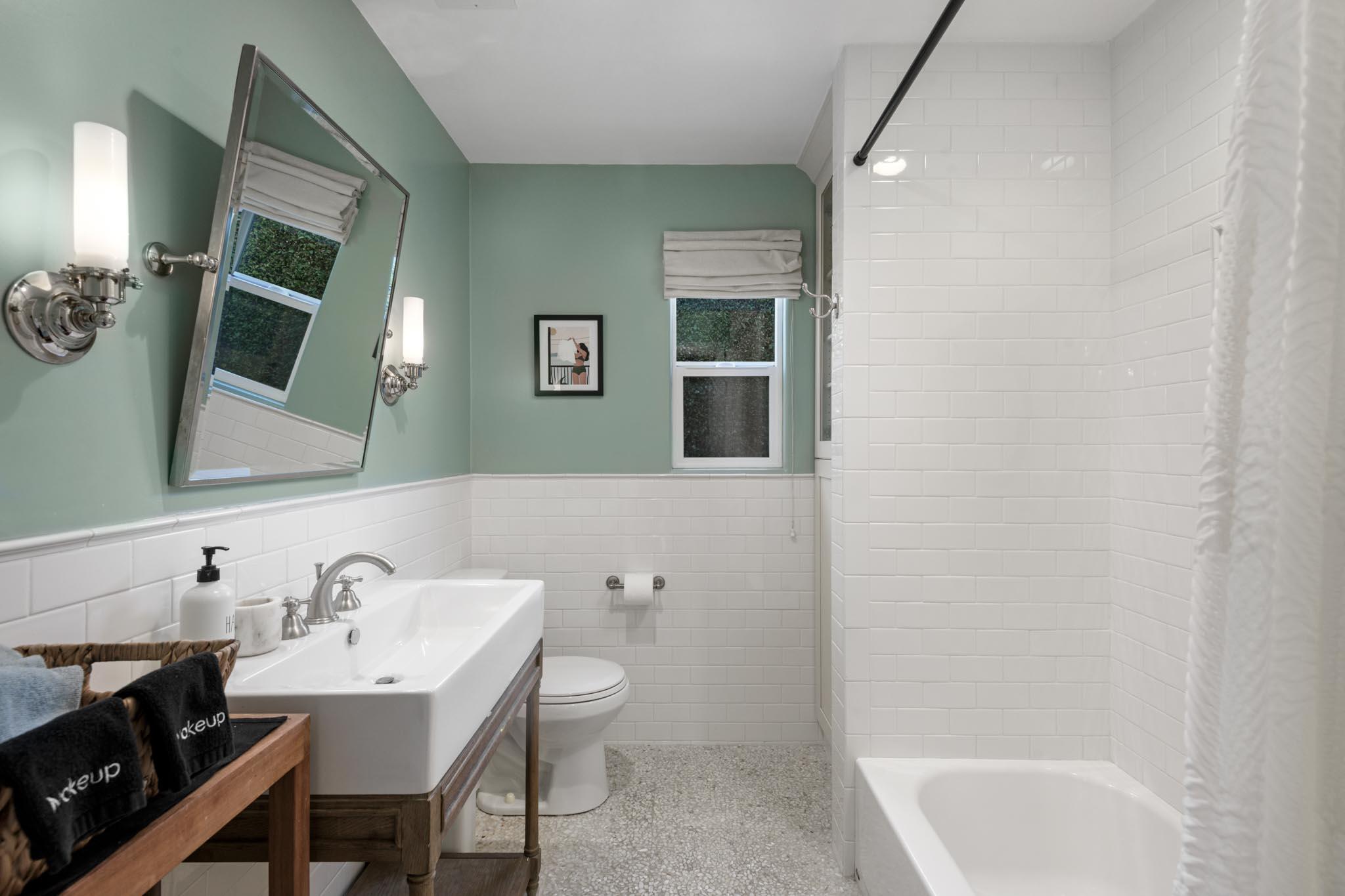 1109 Las Olas Avenue