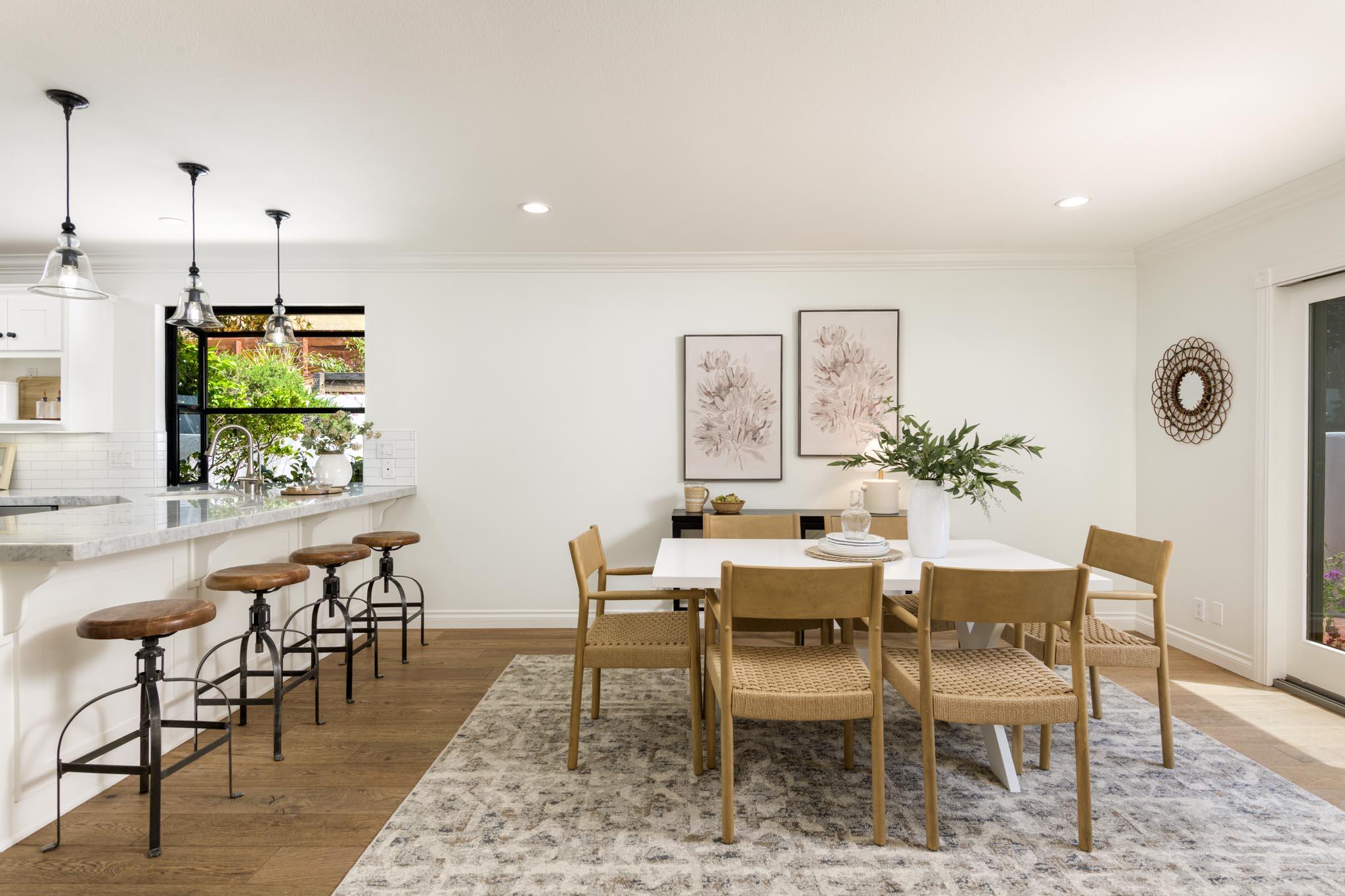805 Vincente Way