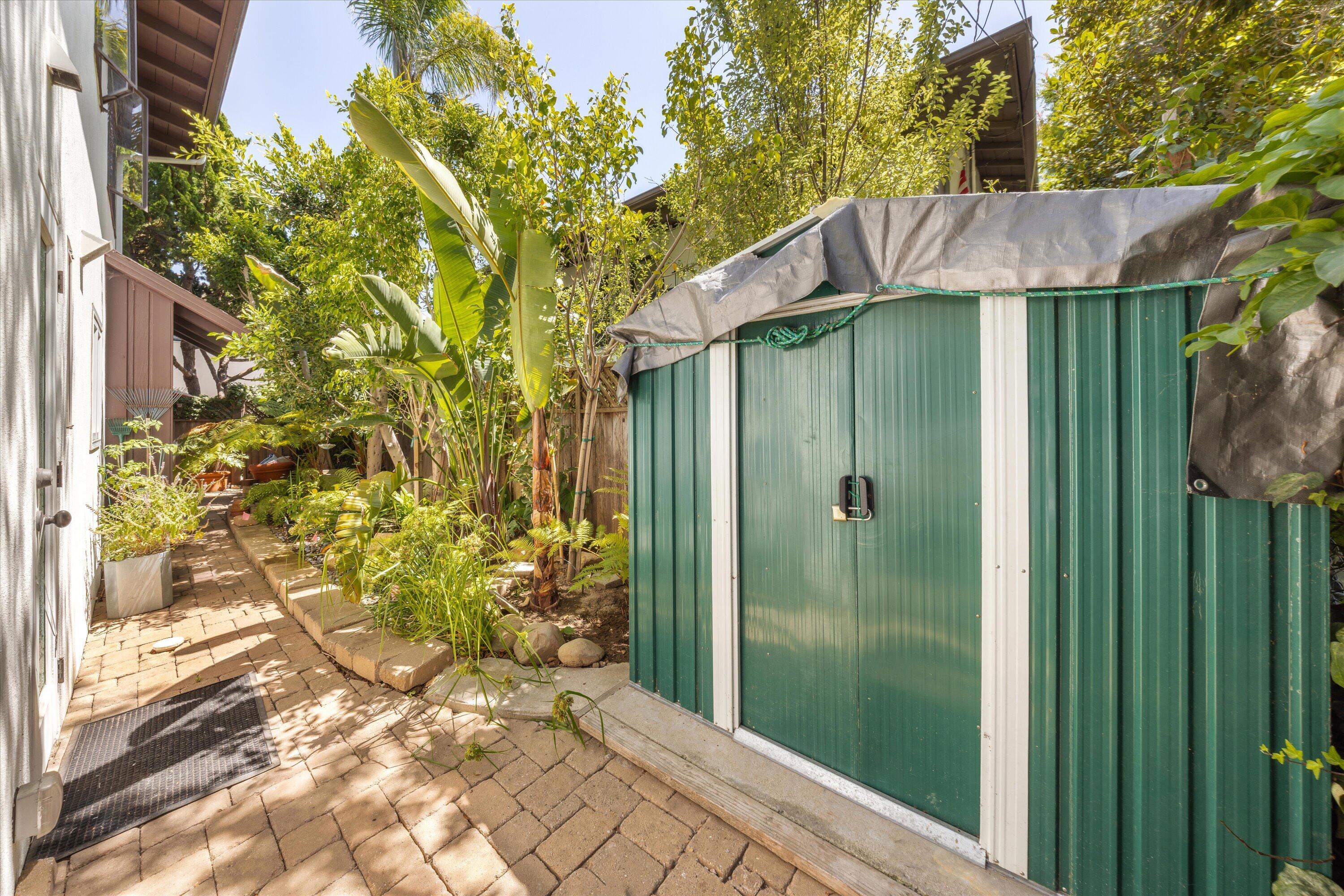 1715 De La Vina Street