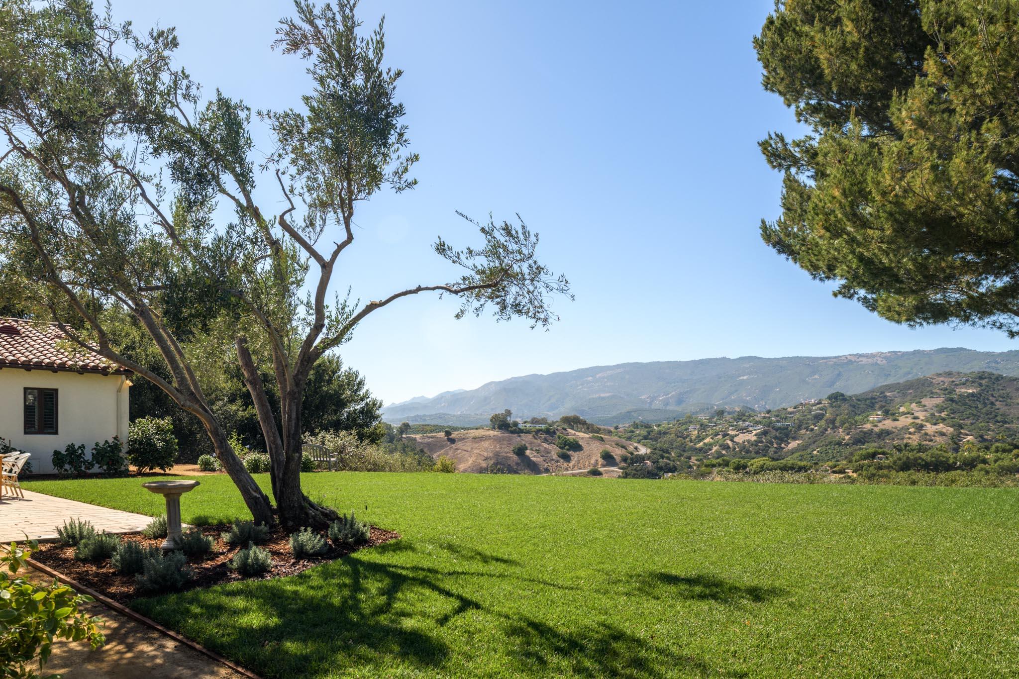 1042 Via Los Padres