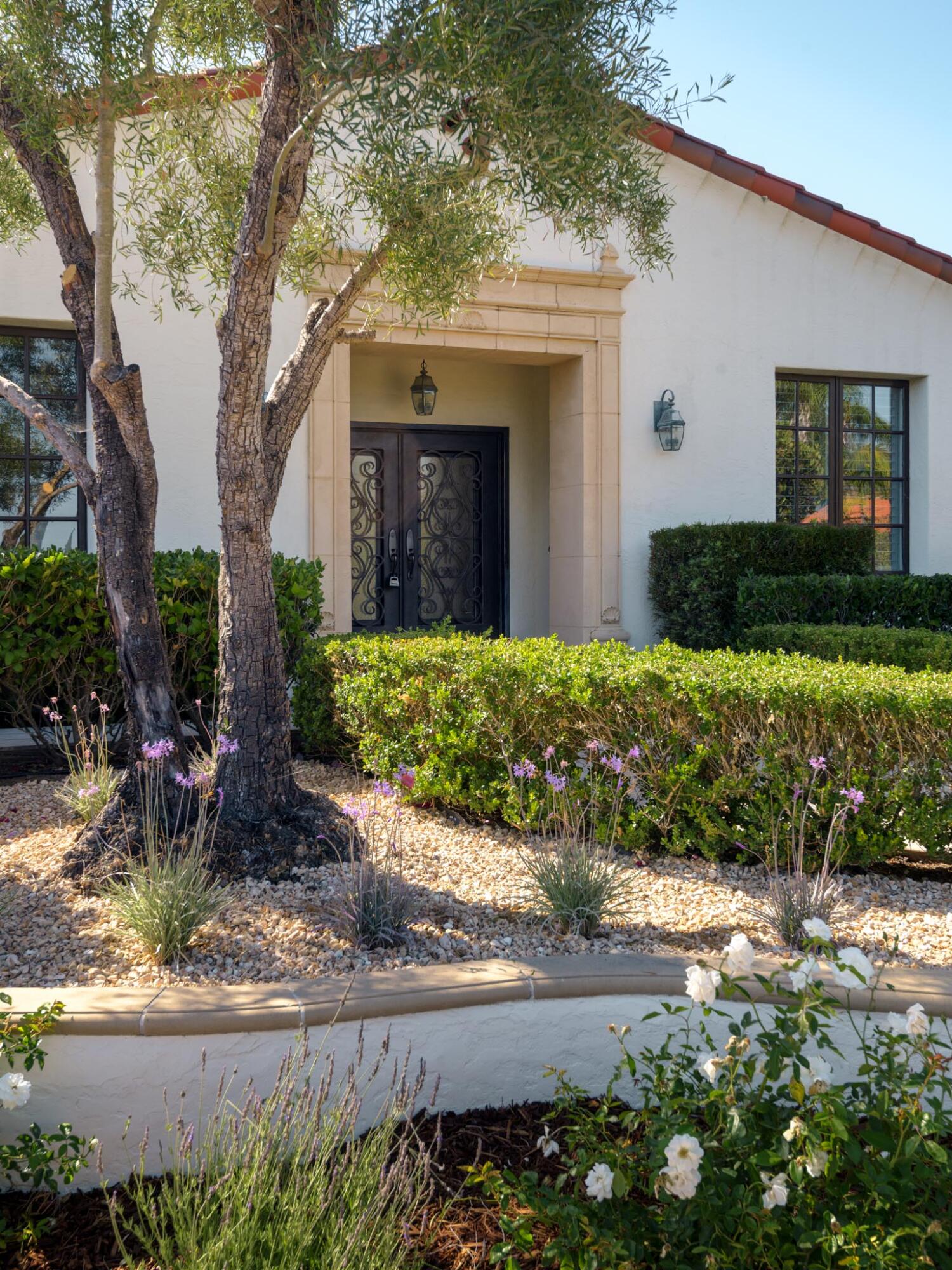1042 Via Los Padres