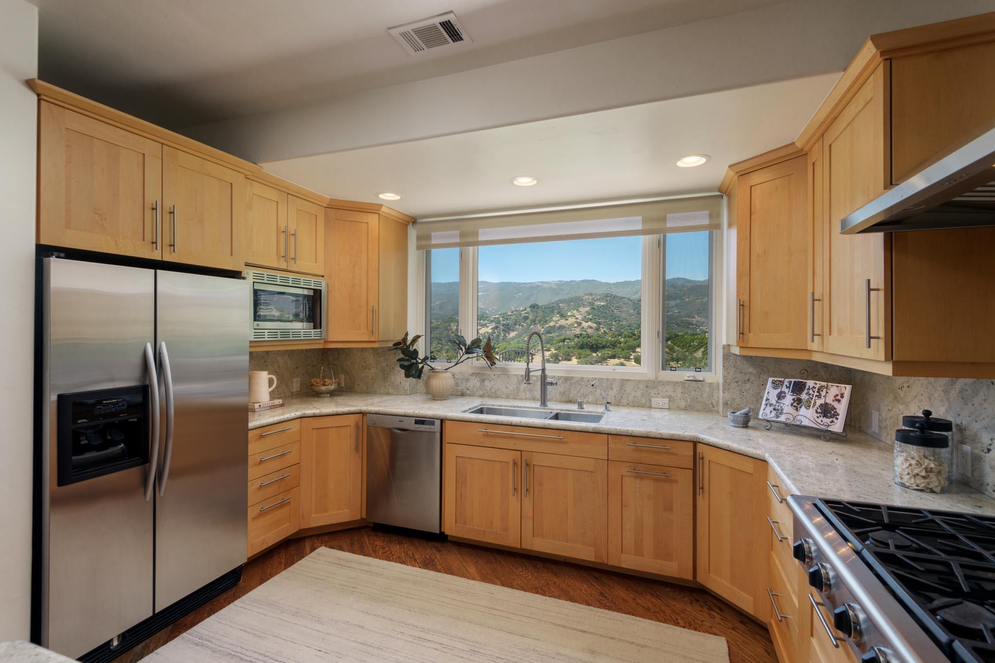 1042 Via Los Padres