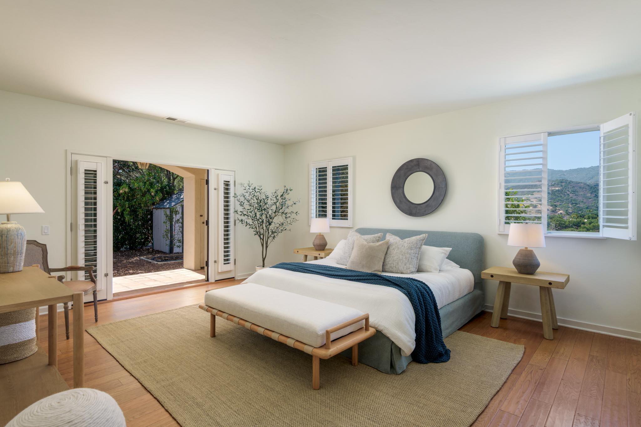 1042 Via Los Padres